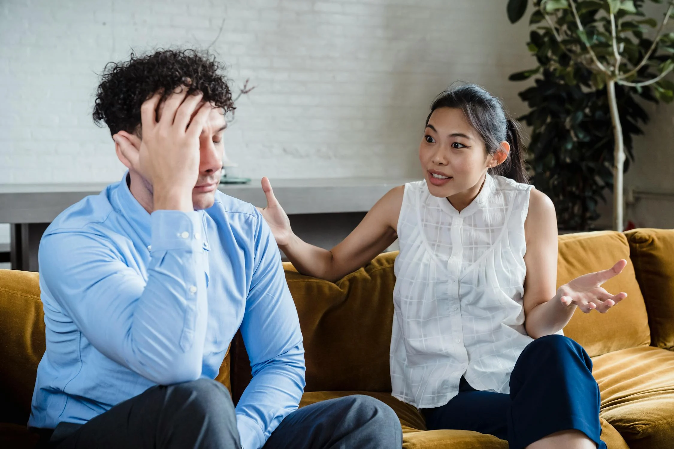 An angry woman talking to her husband | Source: Pexels