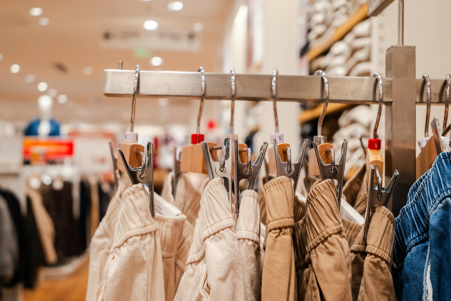 A clothing rack | Source: Pexels