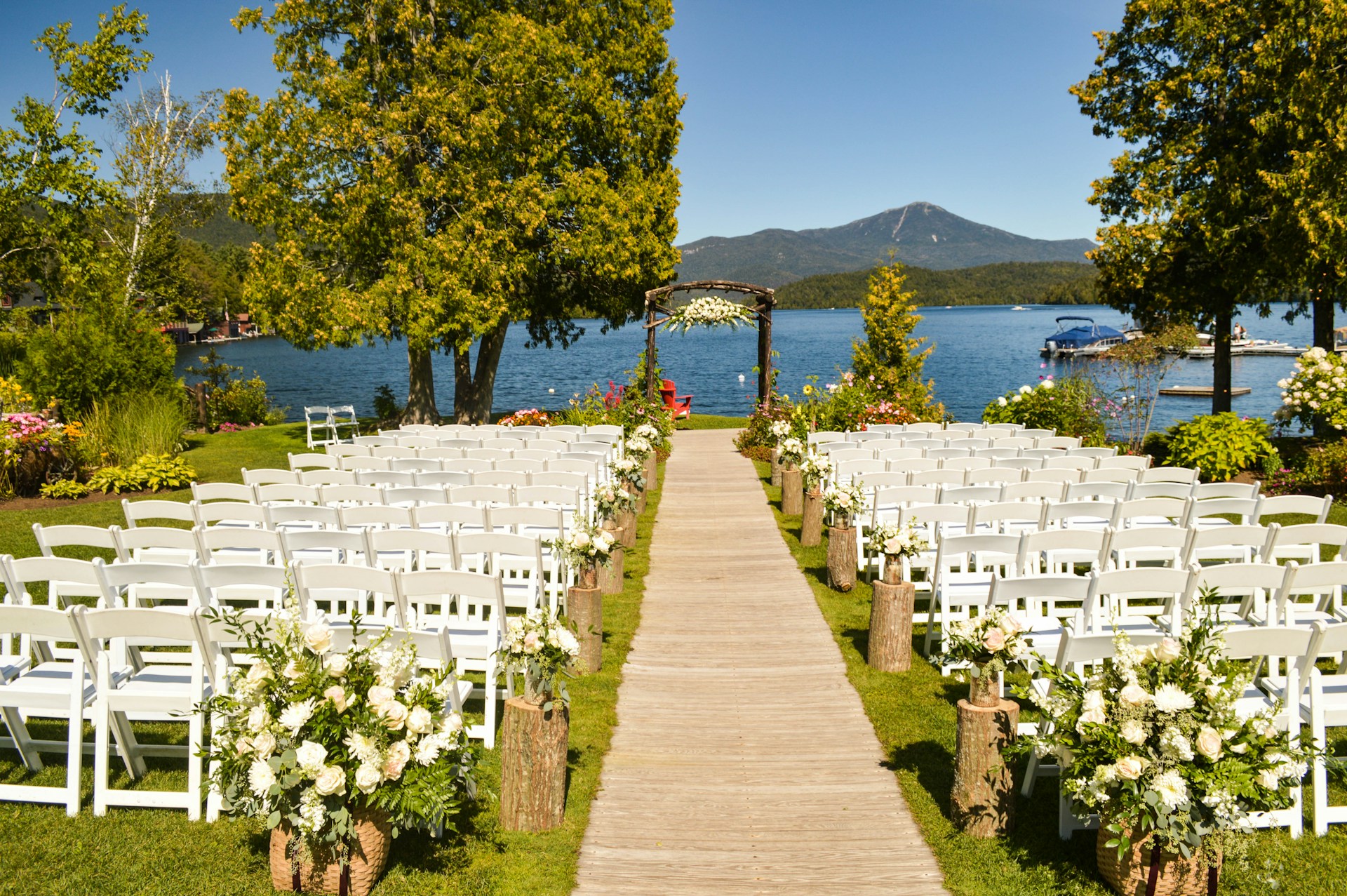 An outdoor wedding venue | Source: Unsplash