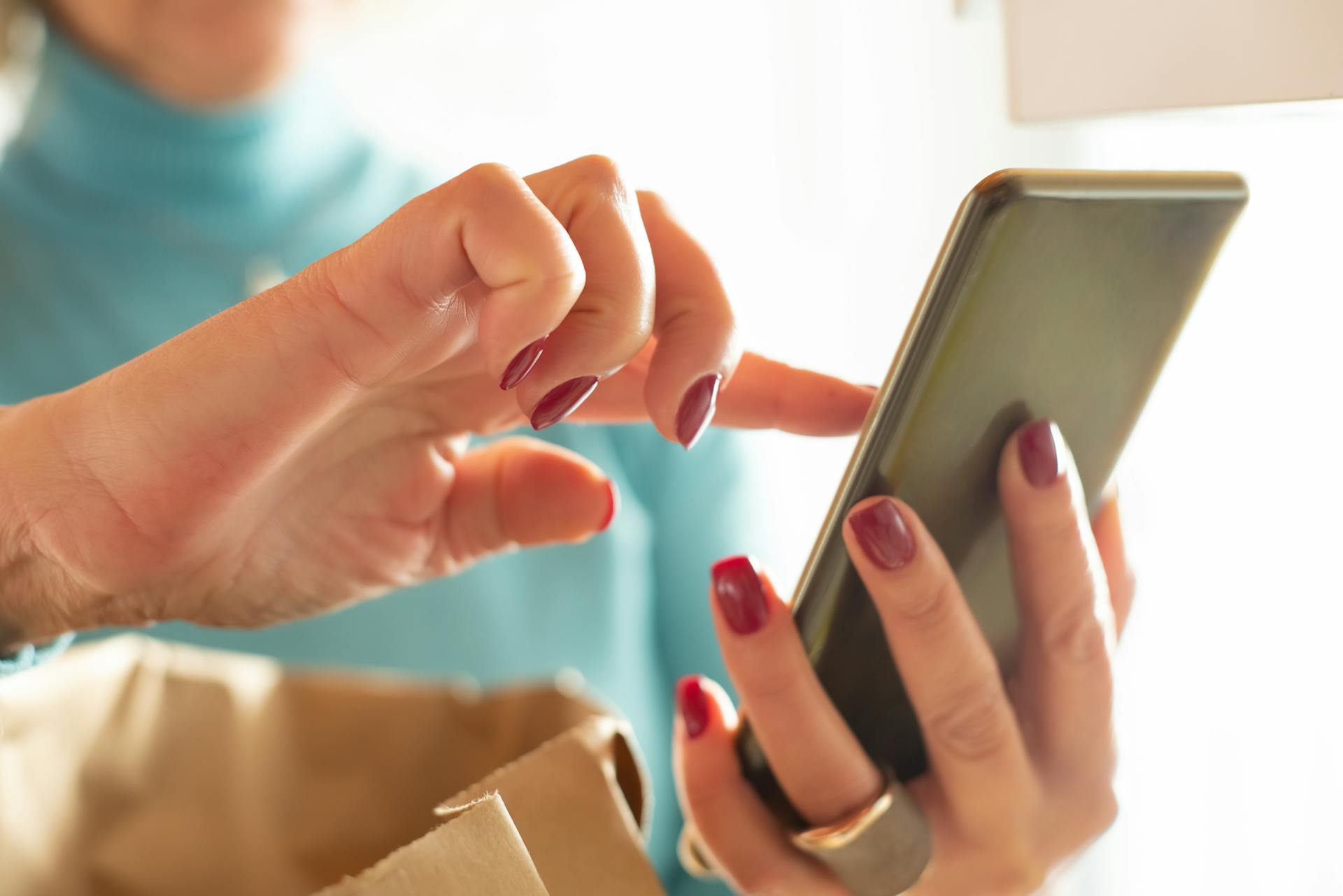 A woman using her phone | Source: Pexels