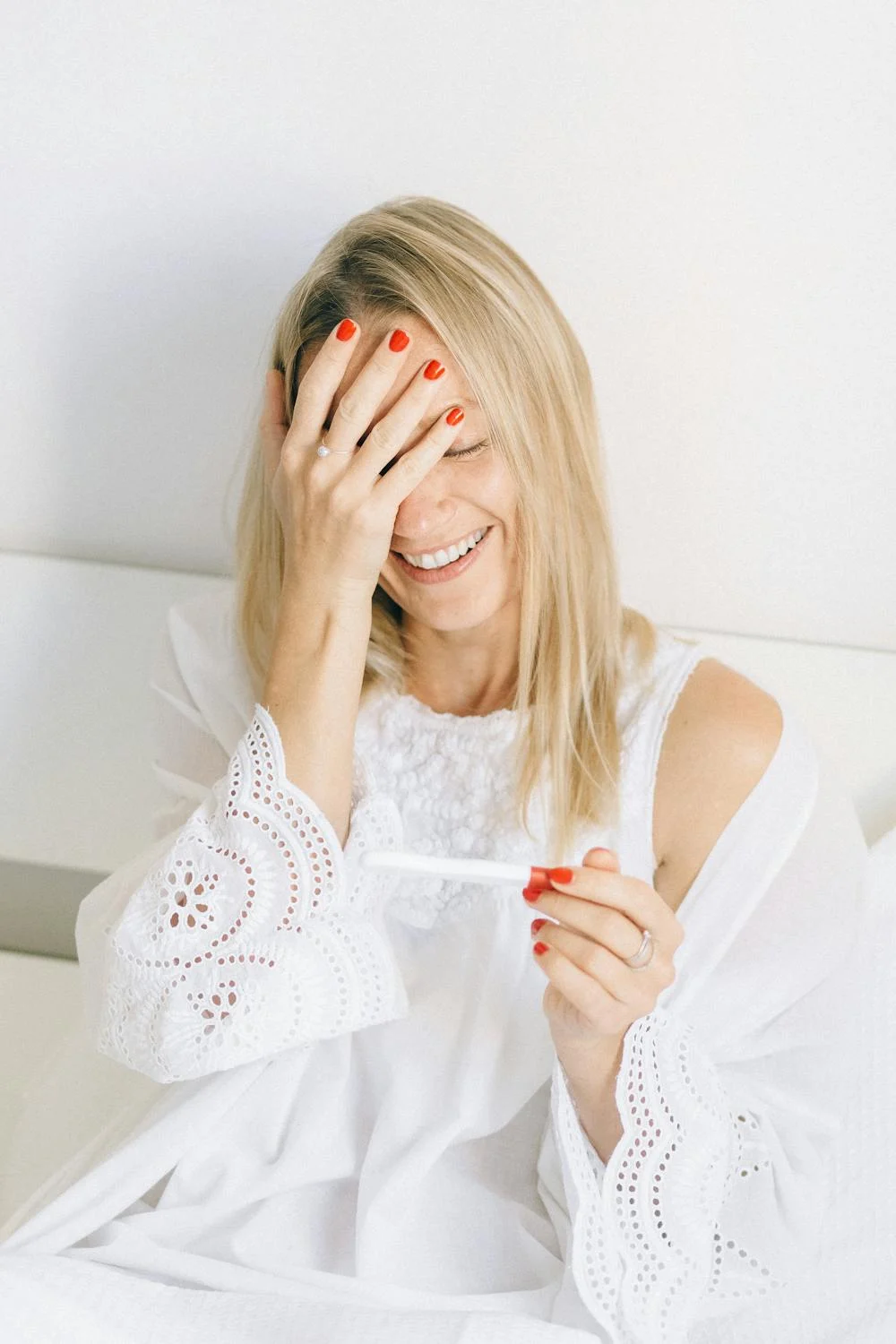 A happy woman with a pregnancy test | Source: Pexels