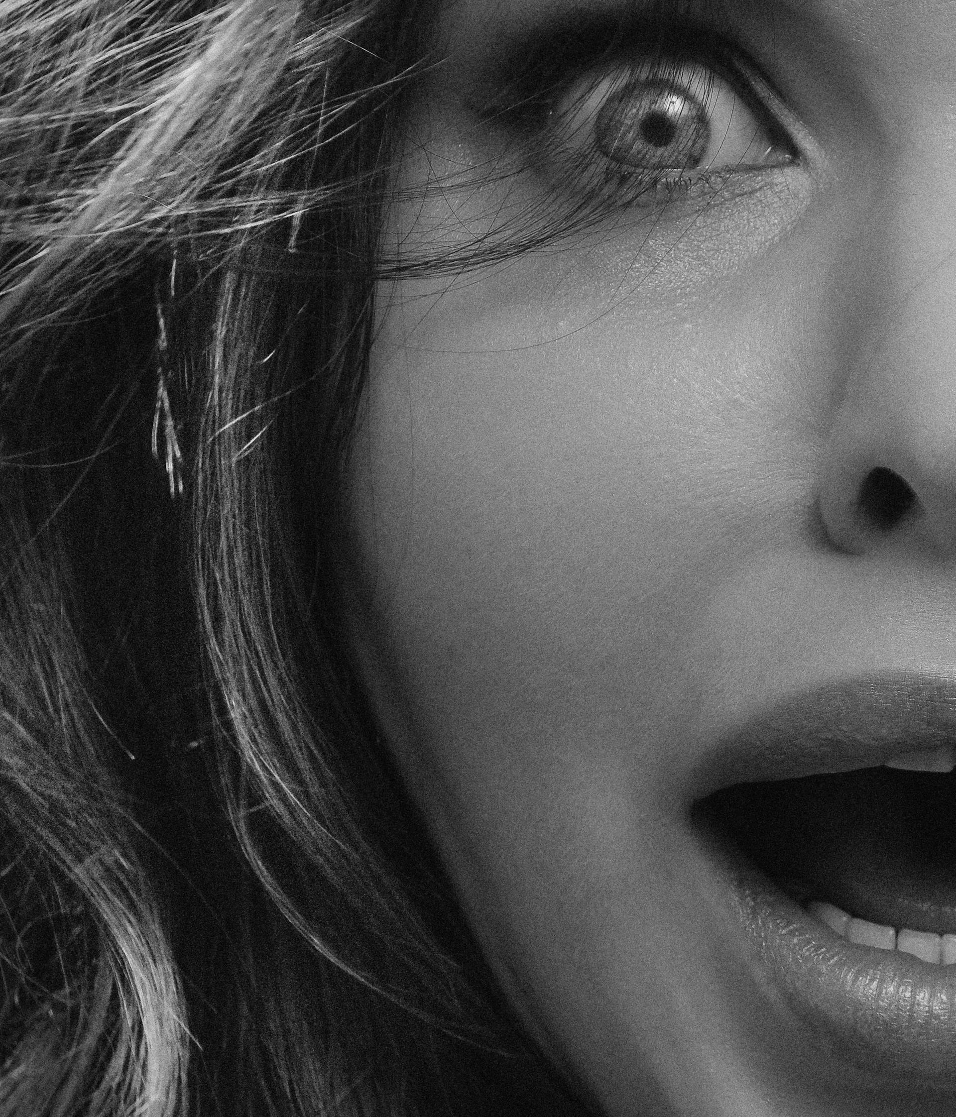 Close-up of a shocked woman | Source: Pexels