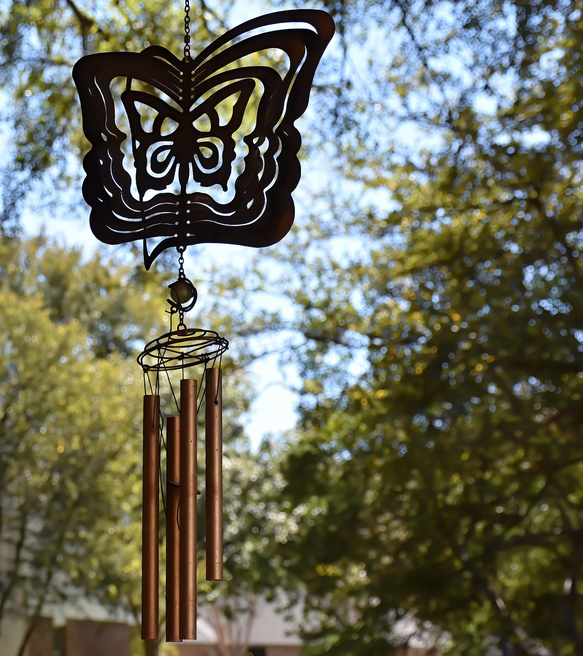 Close-up shot of wind chimes | Source: Pixabay