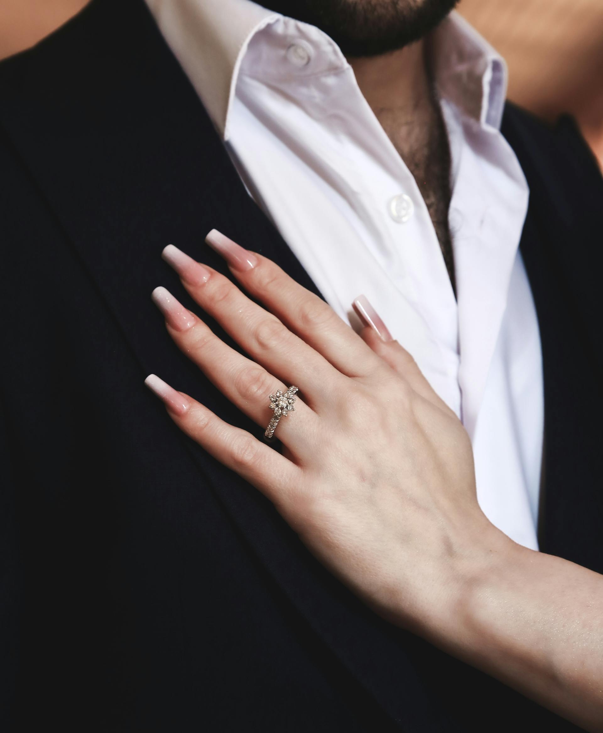 A woman's hand on a man's chest | Source: Pexels