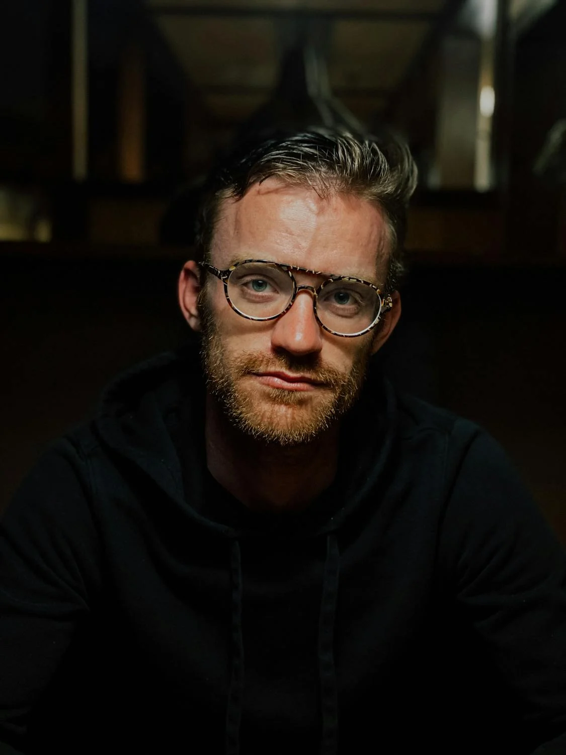 A calm mature man looking at the camera | Source: Pexels