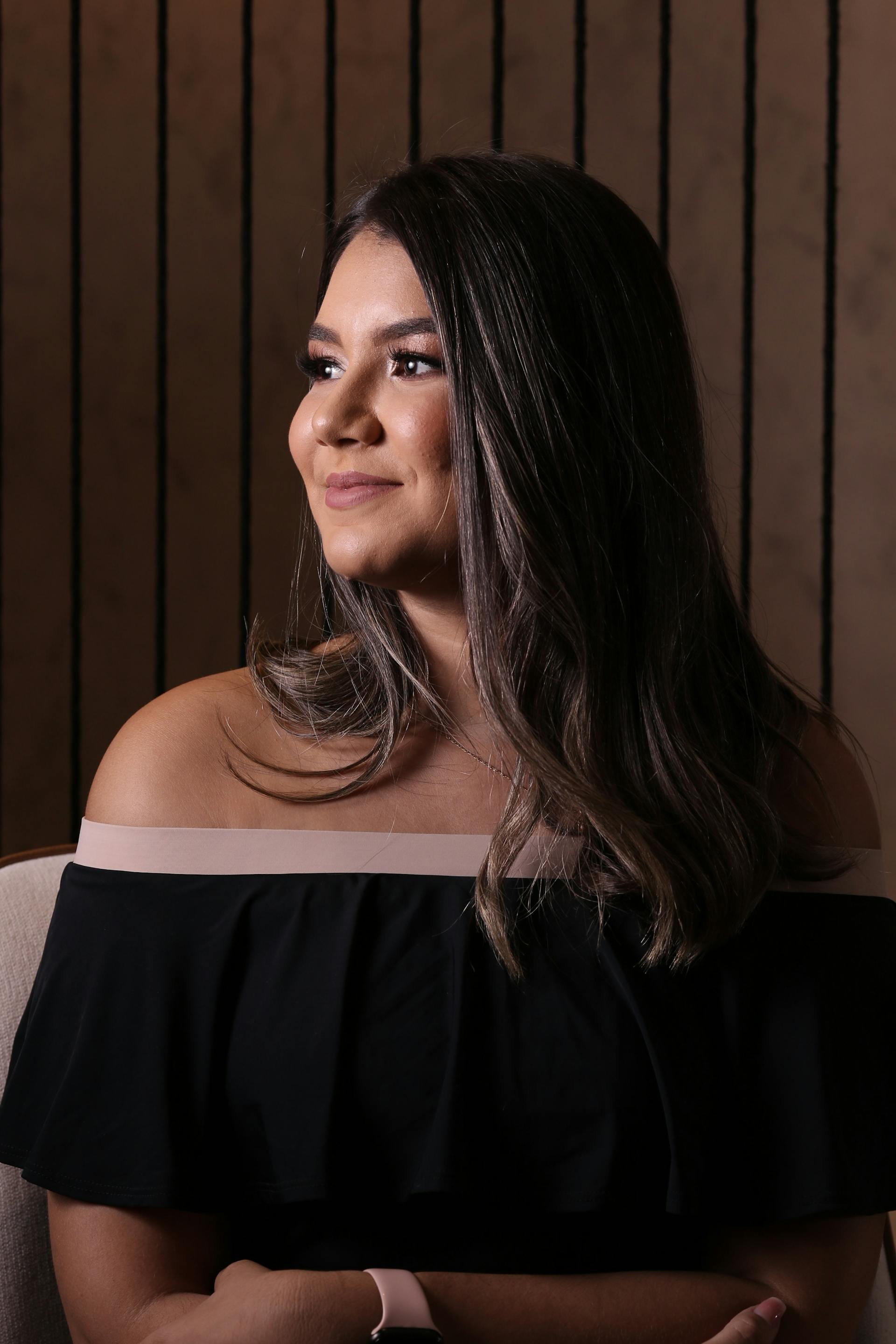 A smiling woman looking at someone | Source: Pexels