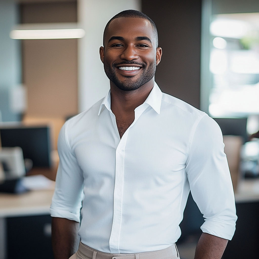 Un homme souriant | Source : Midjourney