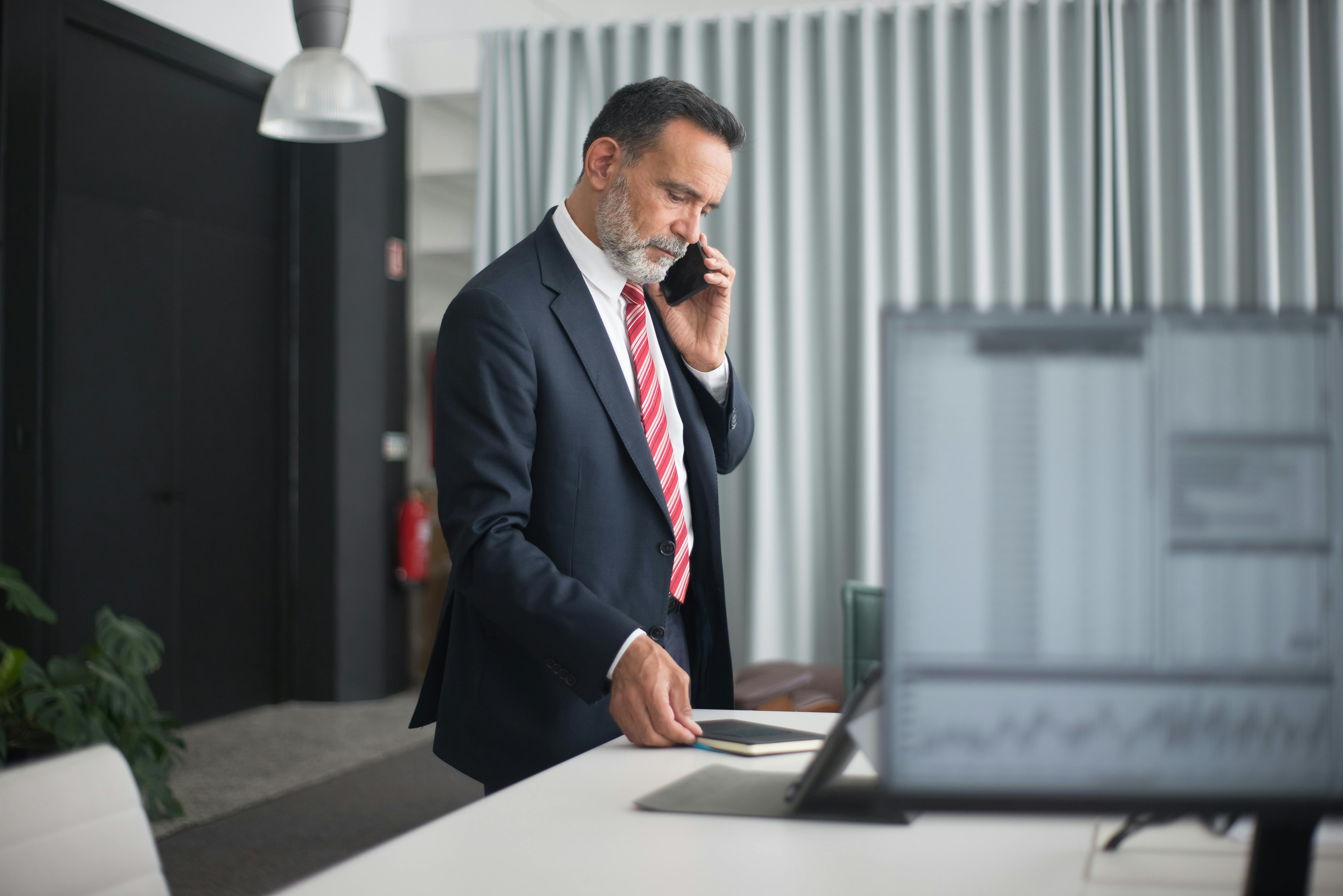 A serious man on a call | Source: Pexels