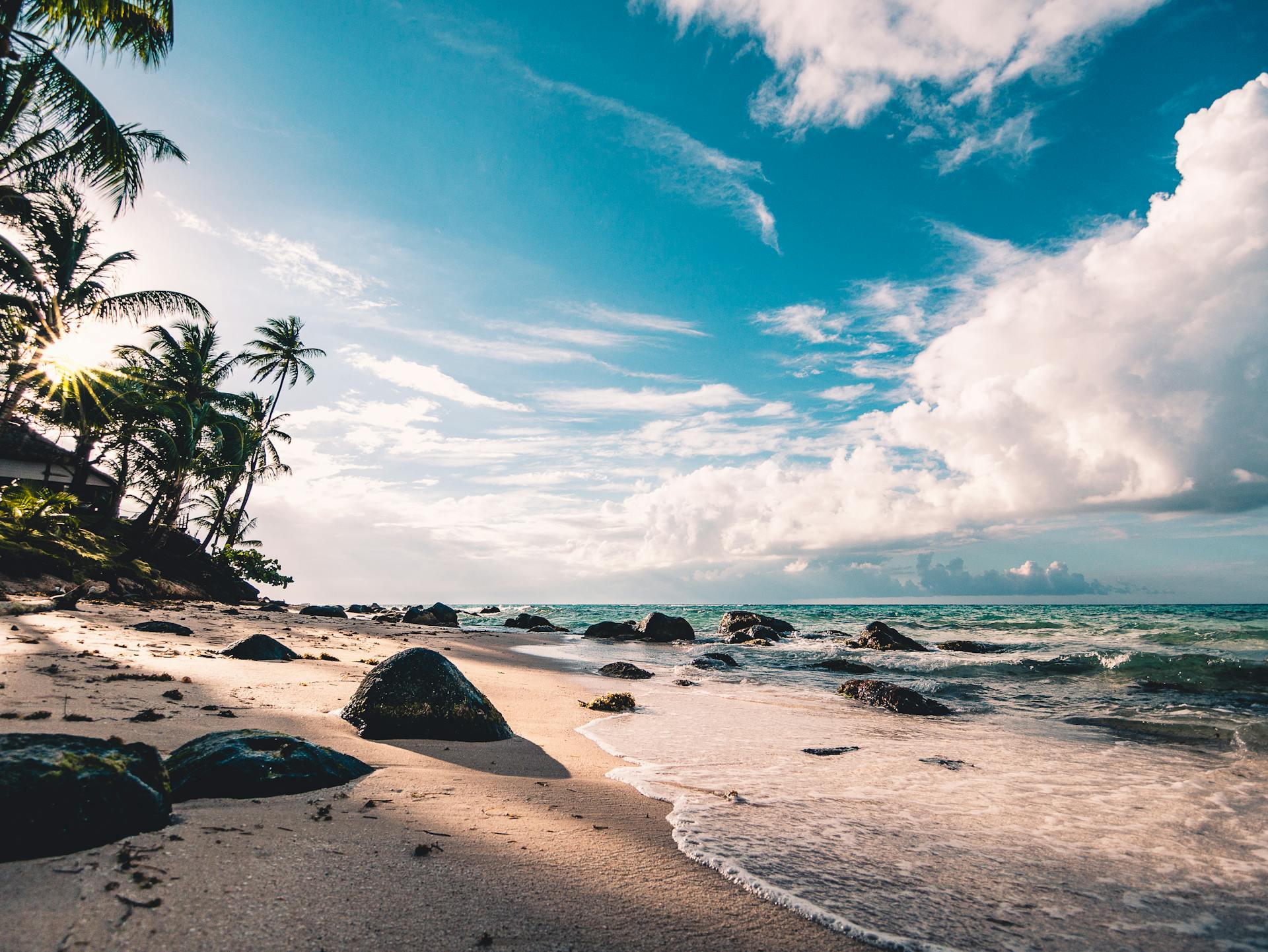 A secluded beach | Source: Pexels