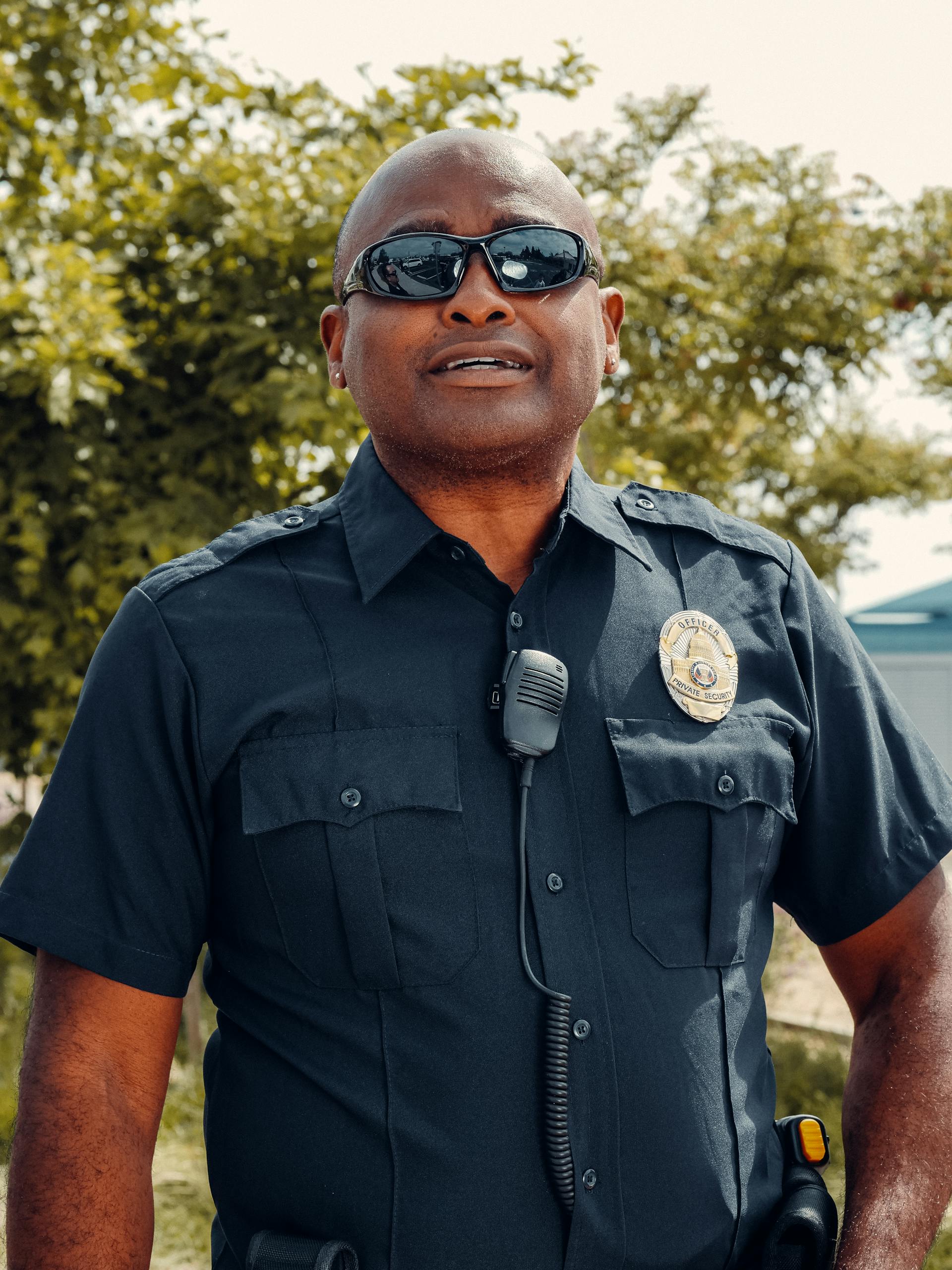 A cop standing outdoor | Source: Pexels