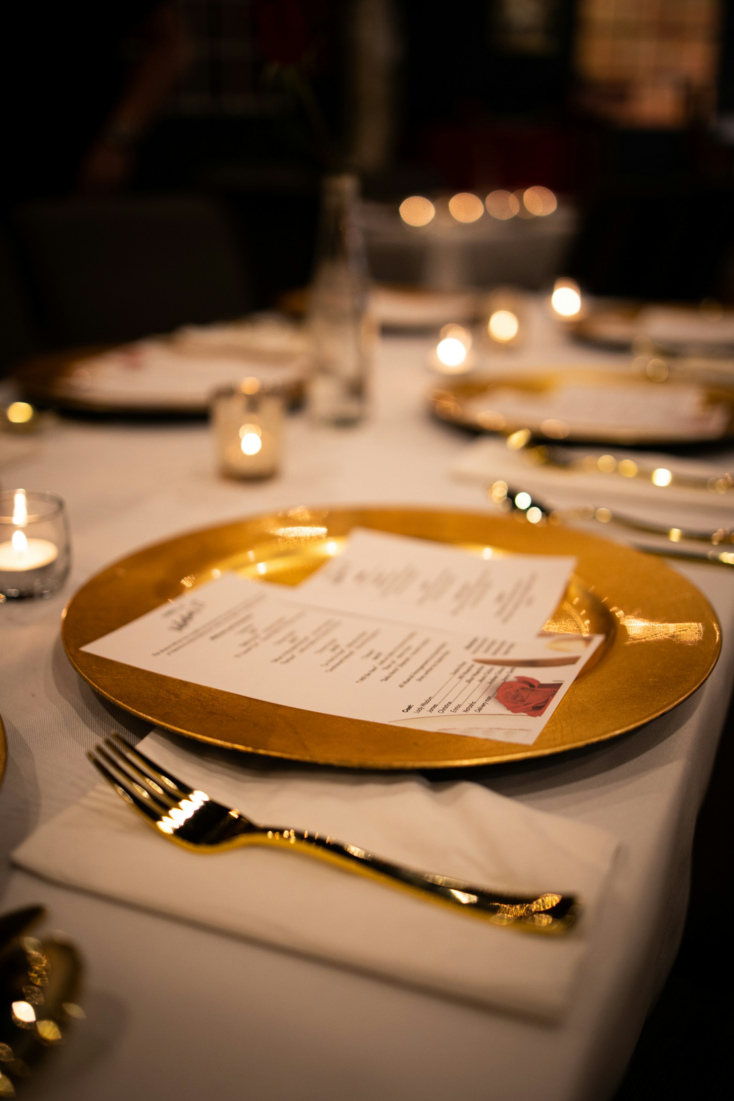 A close-up shot of cutlery on a table | Source: Unsplash