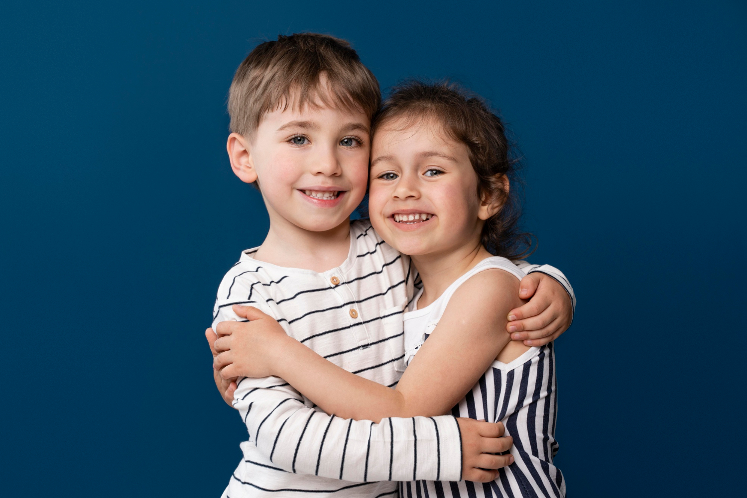 Two cheerful kids embracing each other | Source: Freepik