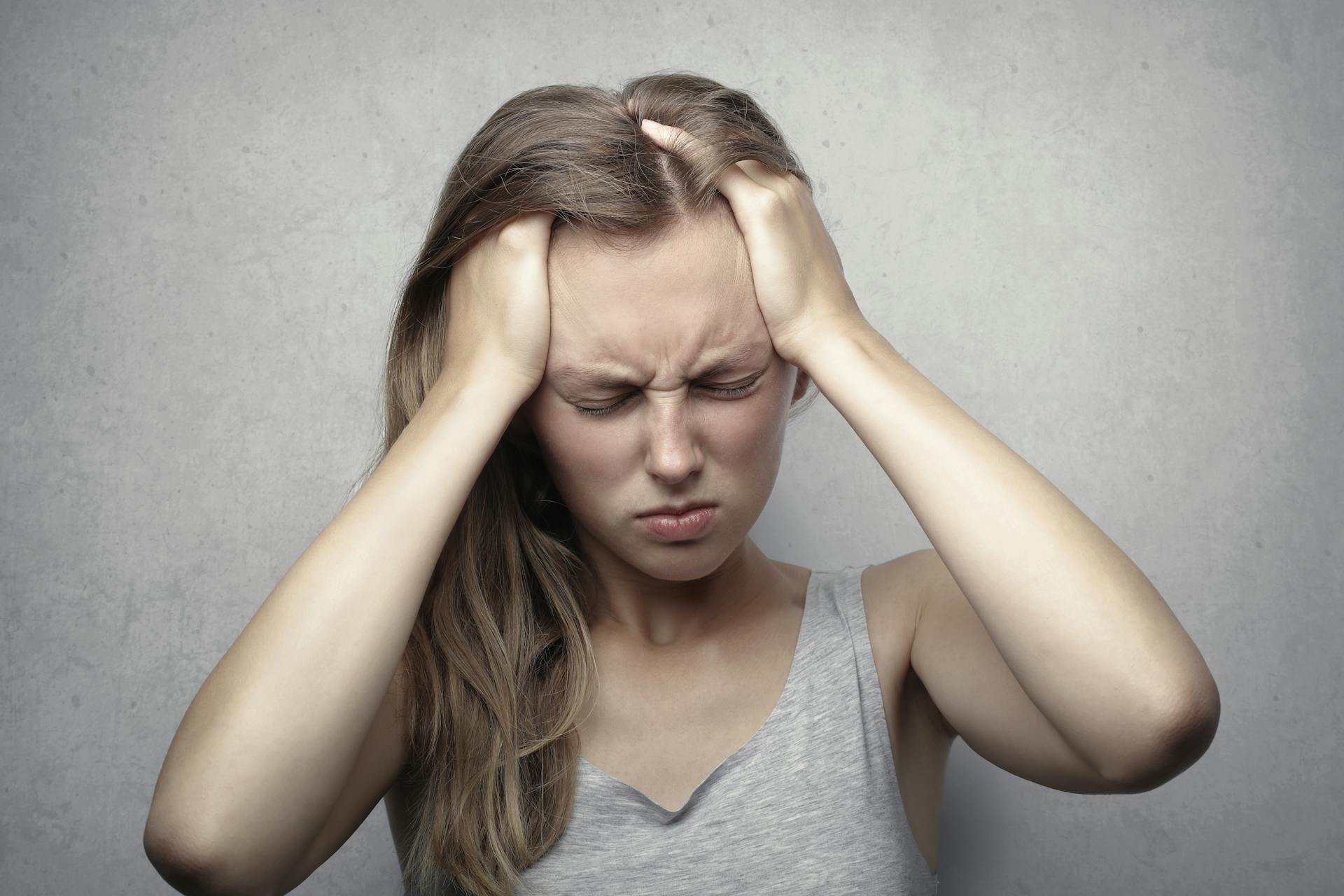 An annoyed woman holding her head | Source: Pexels