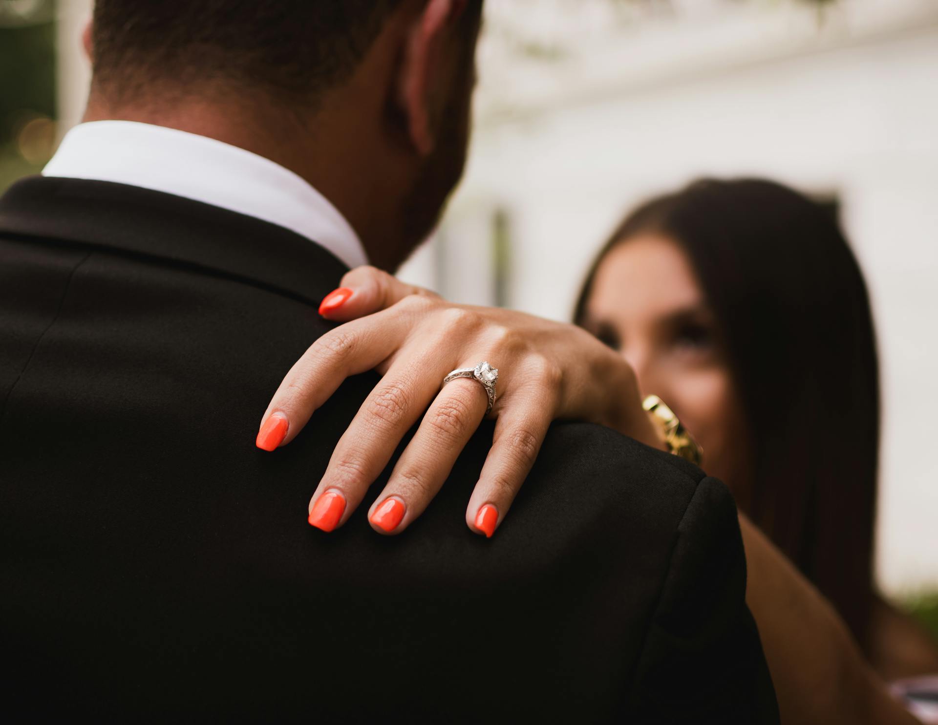 An engaged couple | Source: Pexels