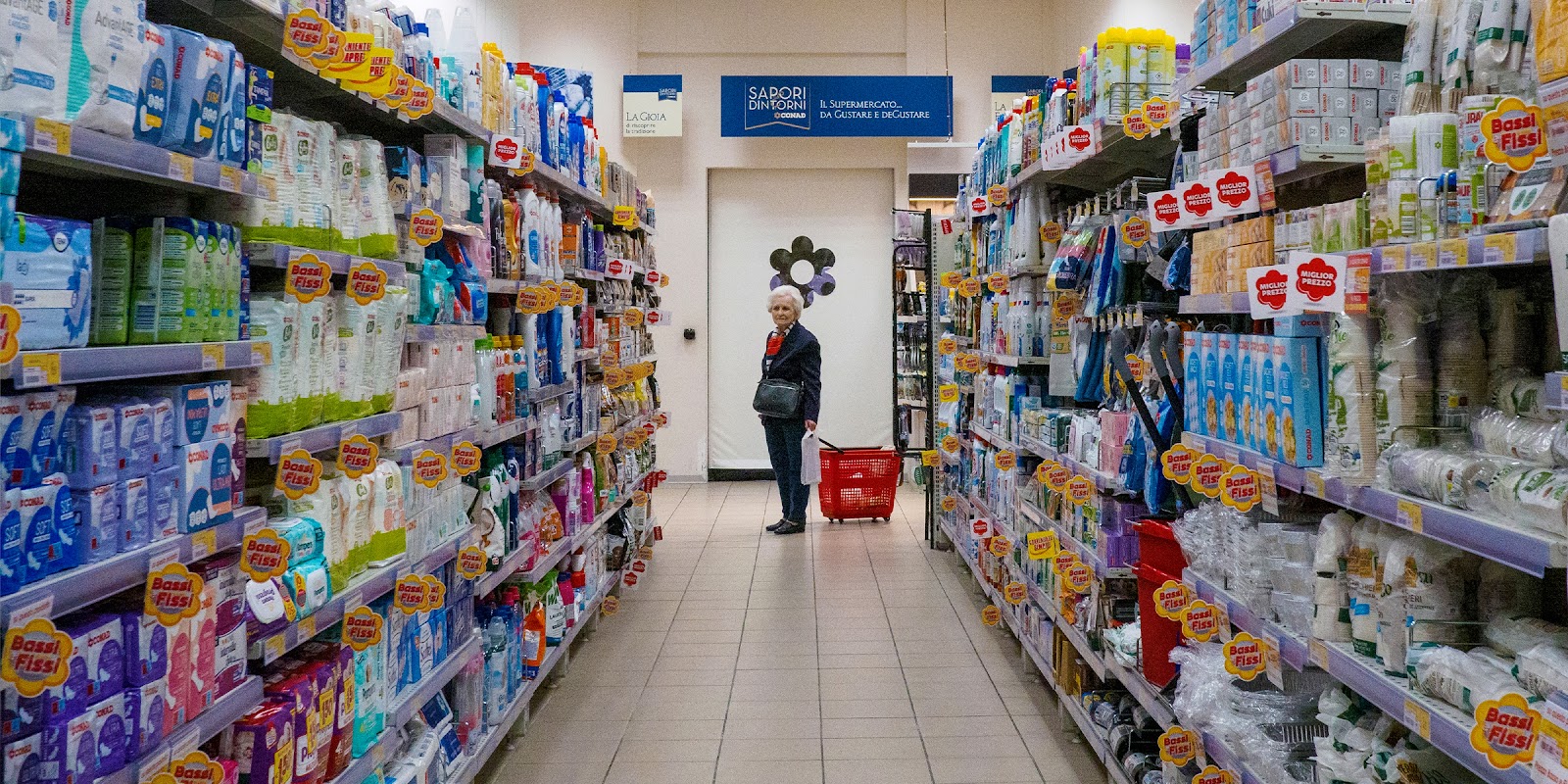 An elderly woman in a store | Source: Shutterstock