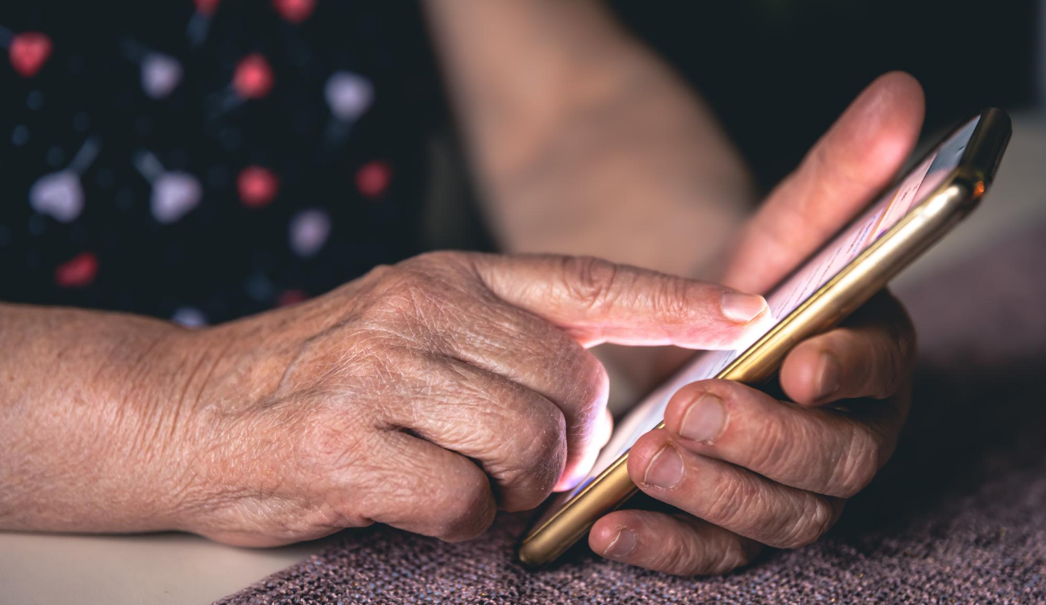 Close-up shot of a senior woman holding a phone | Source: Freepik
