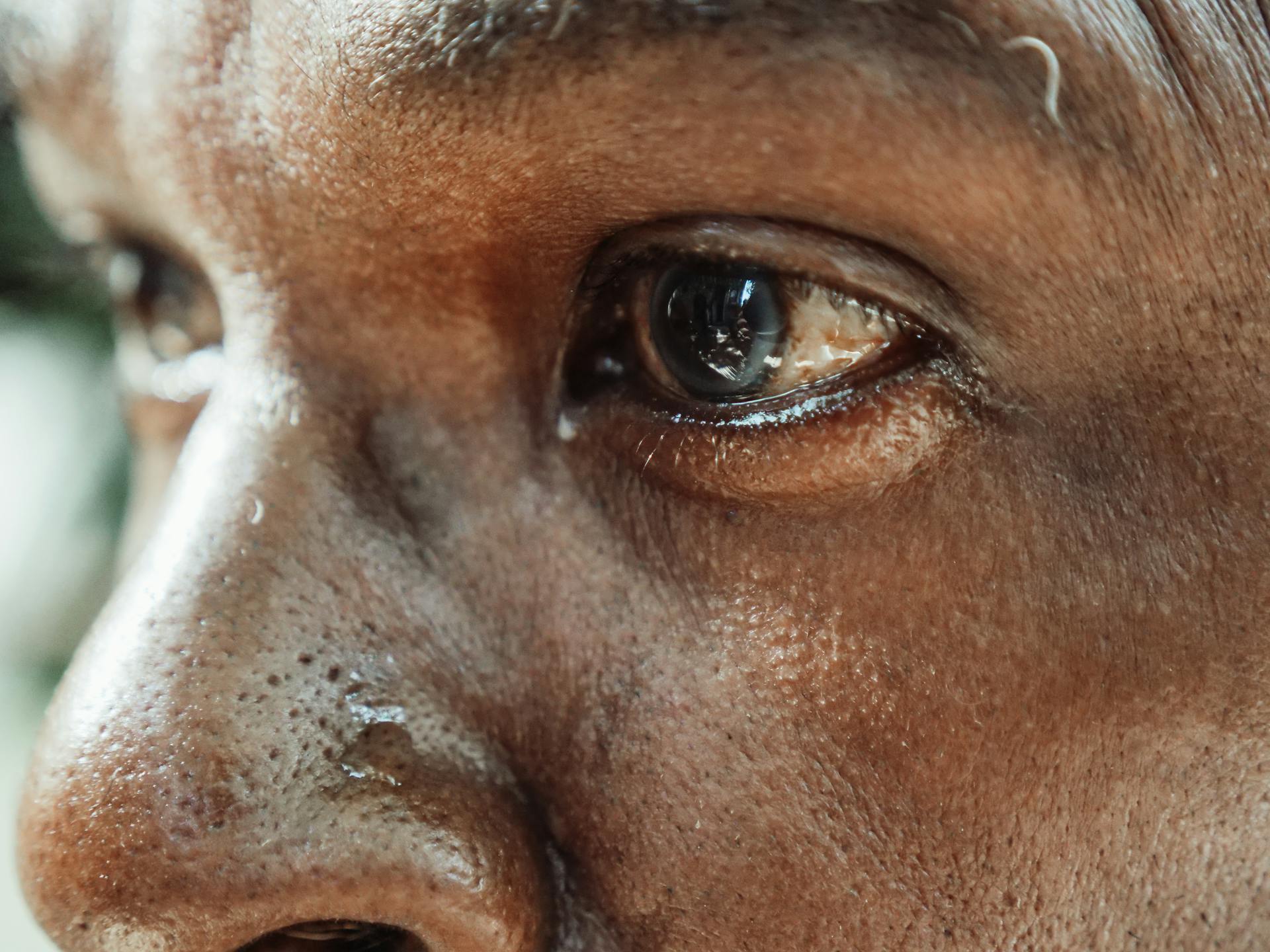 A man staring at something in shock | Source: Pexels