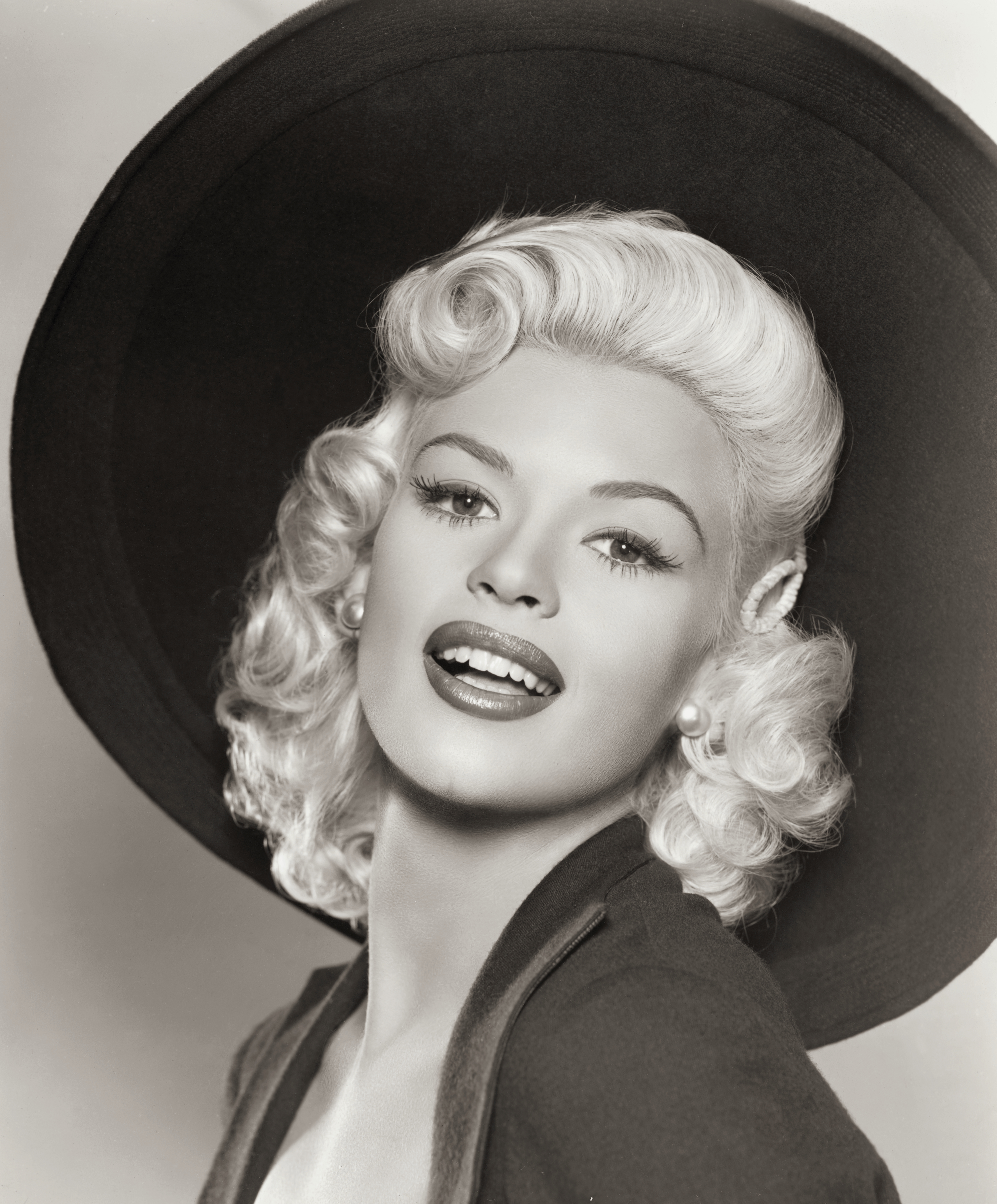 Jayne Mansfield was only 34 when her life was cut short, leaving behind five children. Hargitay later remembered her as far more than a Hollywood sex symbol, calling her intelligent, adventurous, and deeply devoted to her family. | Source: Getty Images