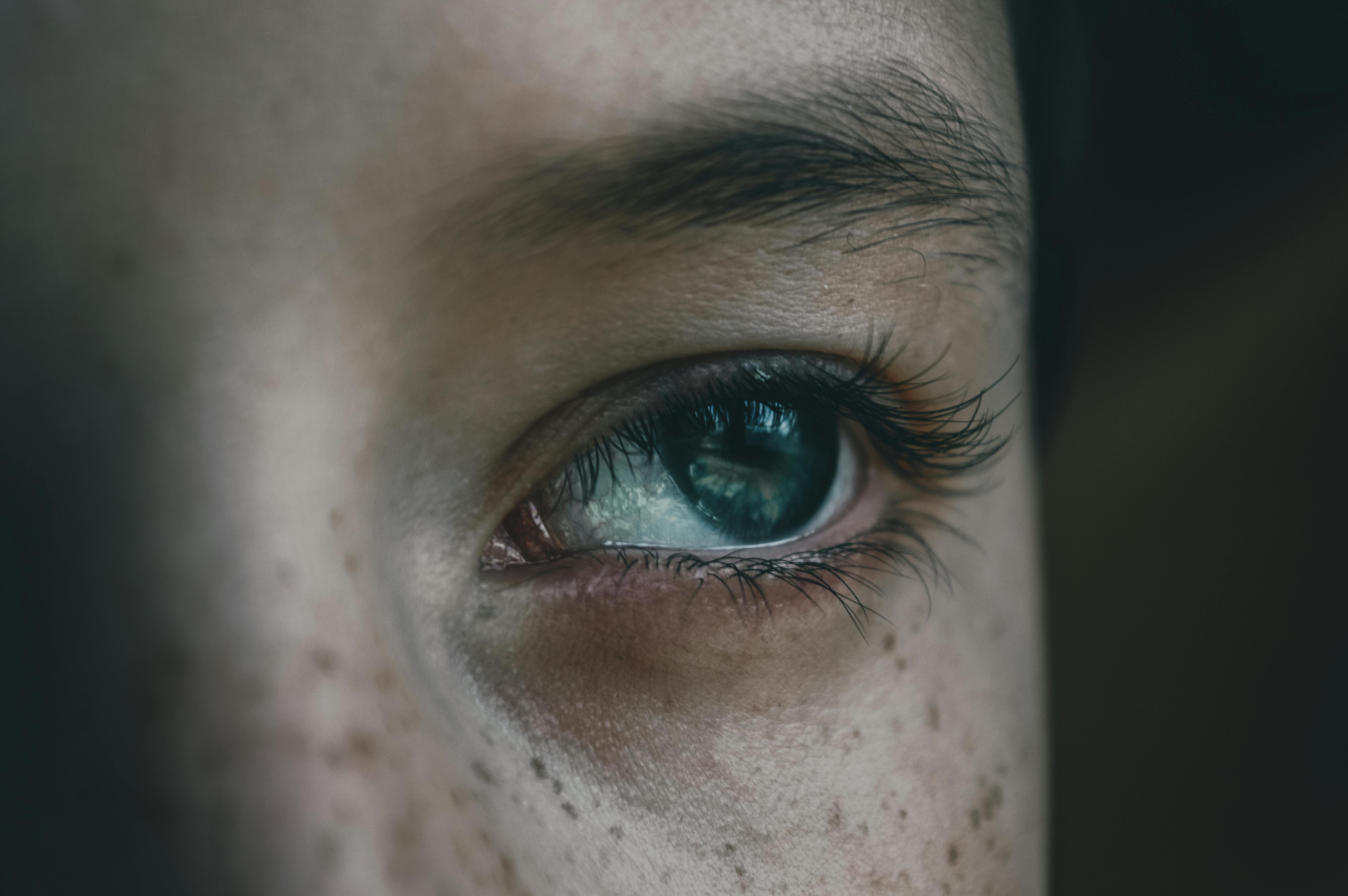 A close-up of a woman thinking | Source: Pexels