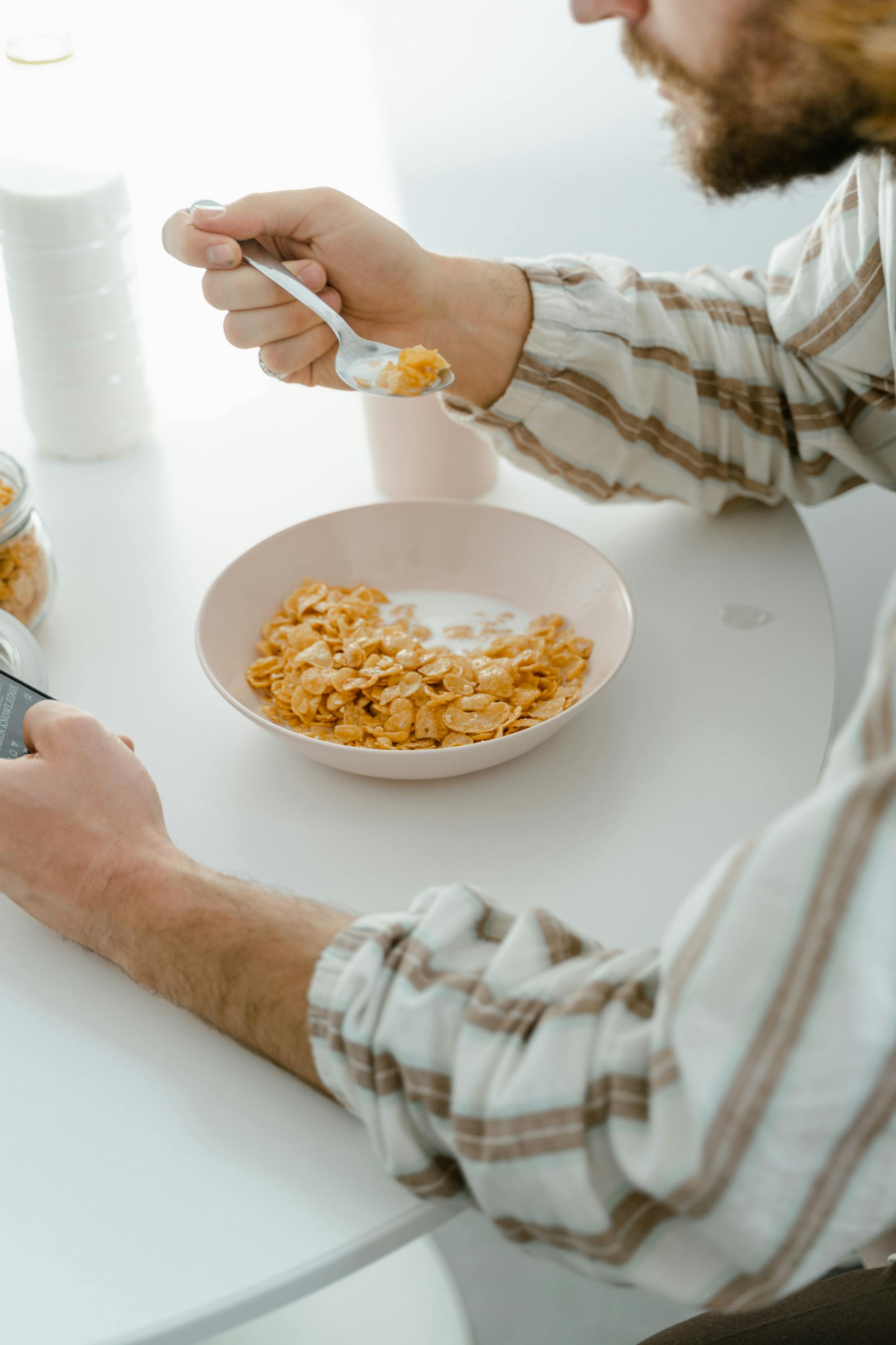 A man having breakfast | Source: Pexels