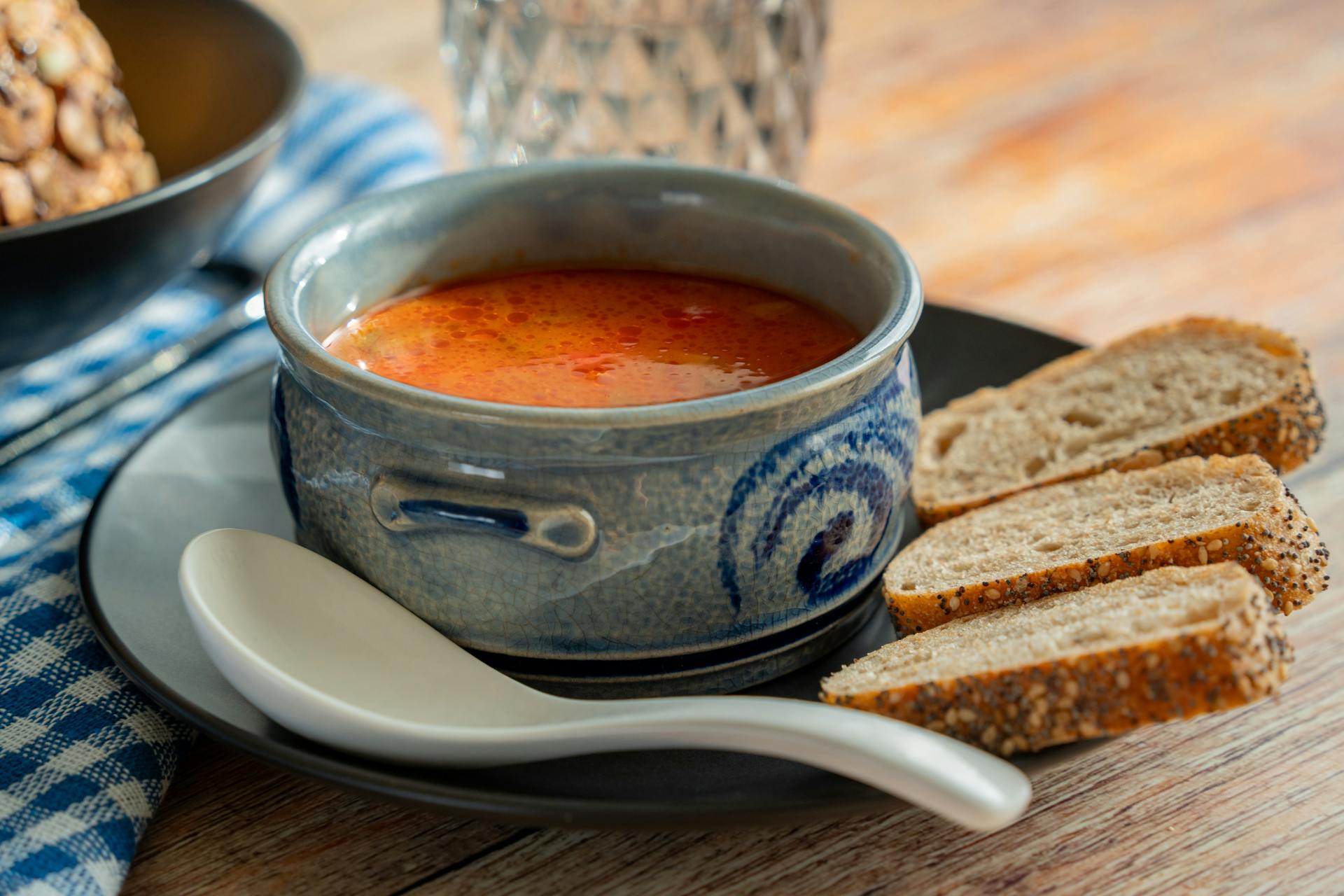 Soup and bread | Source: Pexels