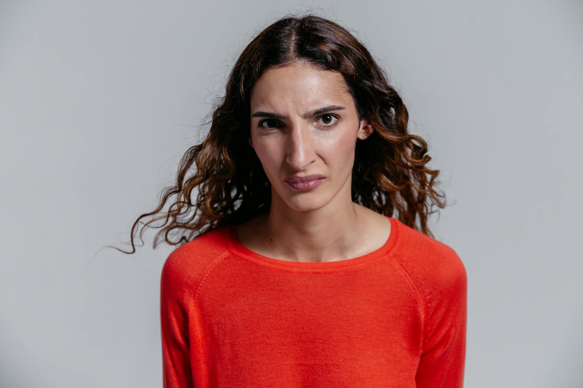 An annoyed-looking woman | Source: Pexels