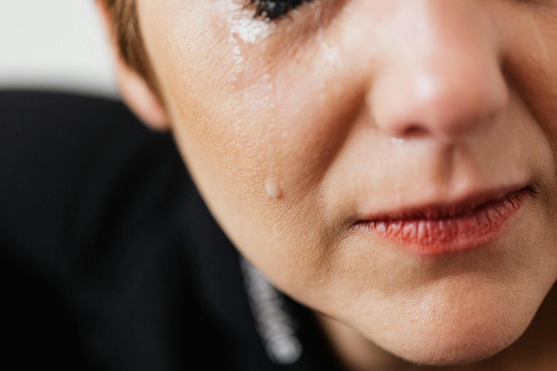 A close-up shot of a teardrop rolling down a woman's cheek | Source: Pexels