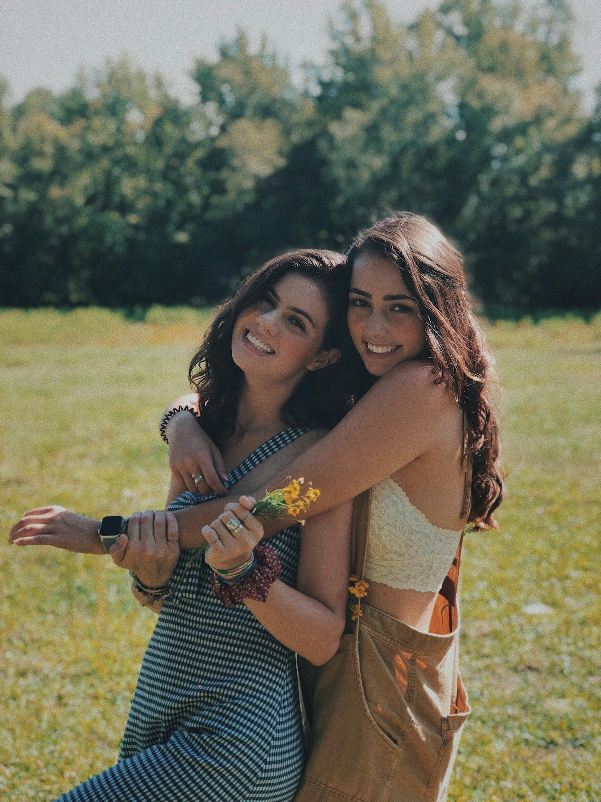 Smiling young women hugging each other | Source: Pexels