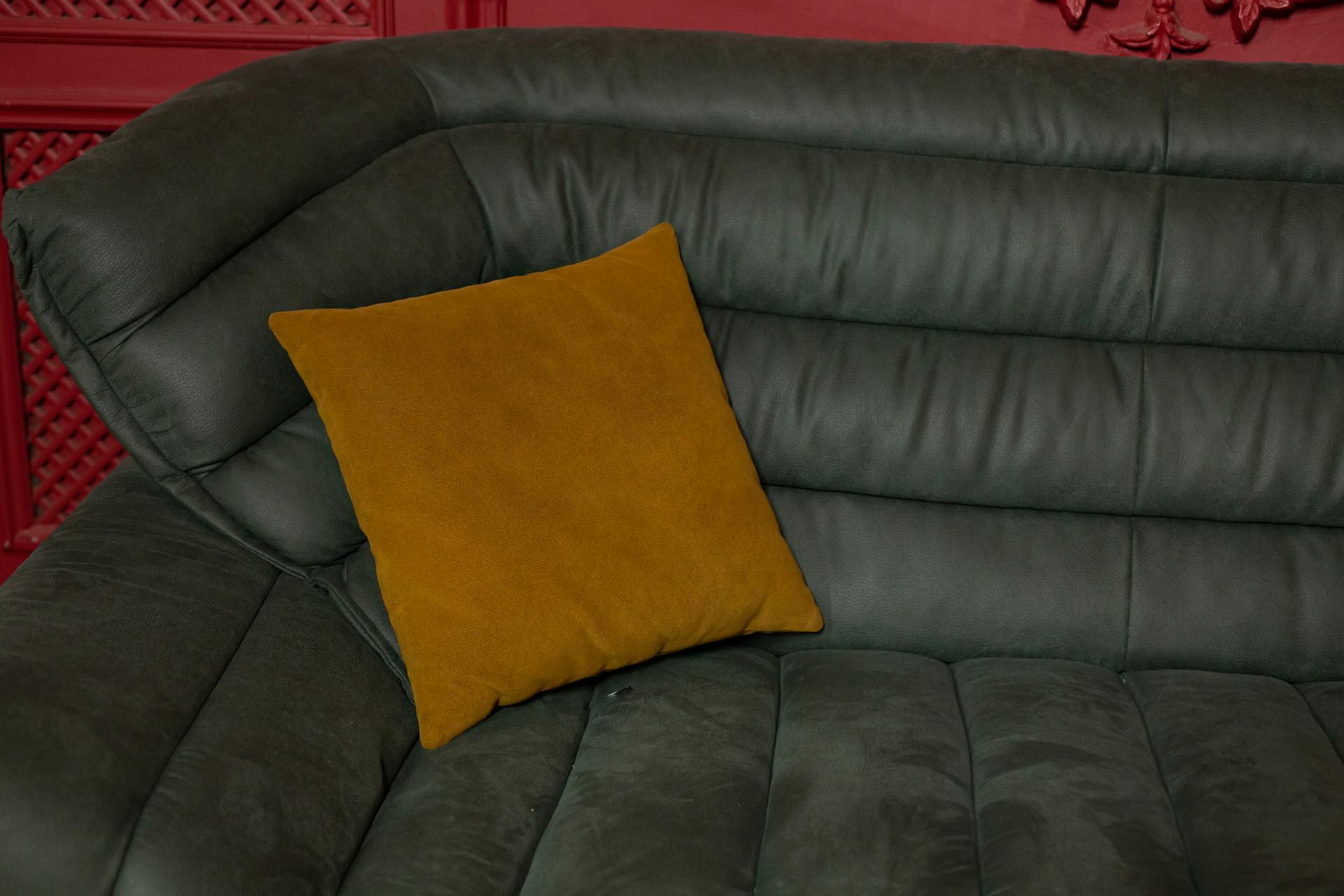 A pillow on a couch | Source: Pexels