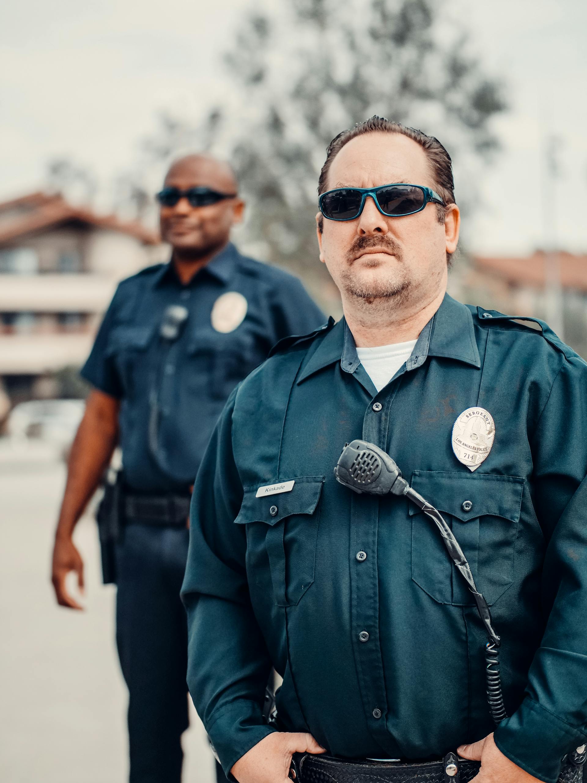 A photo showing two cops standing outside a house | Source: Pexels
