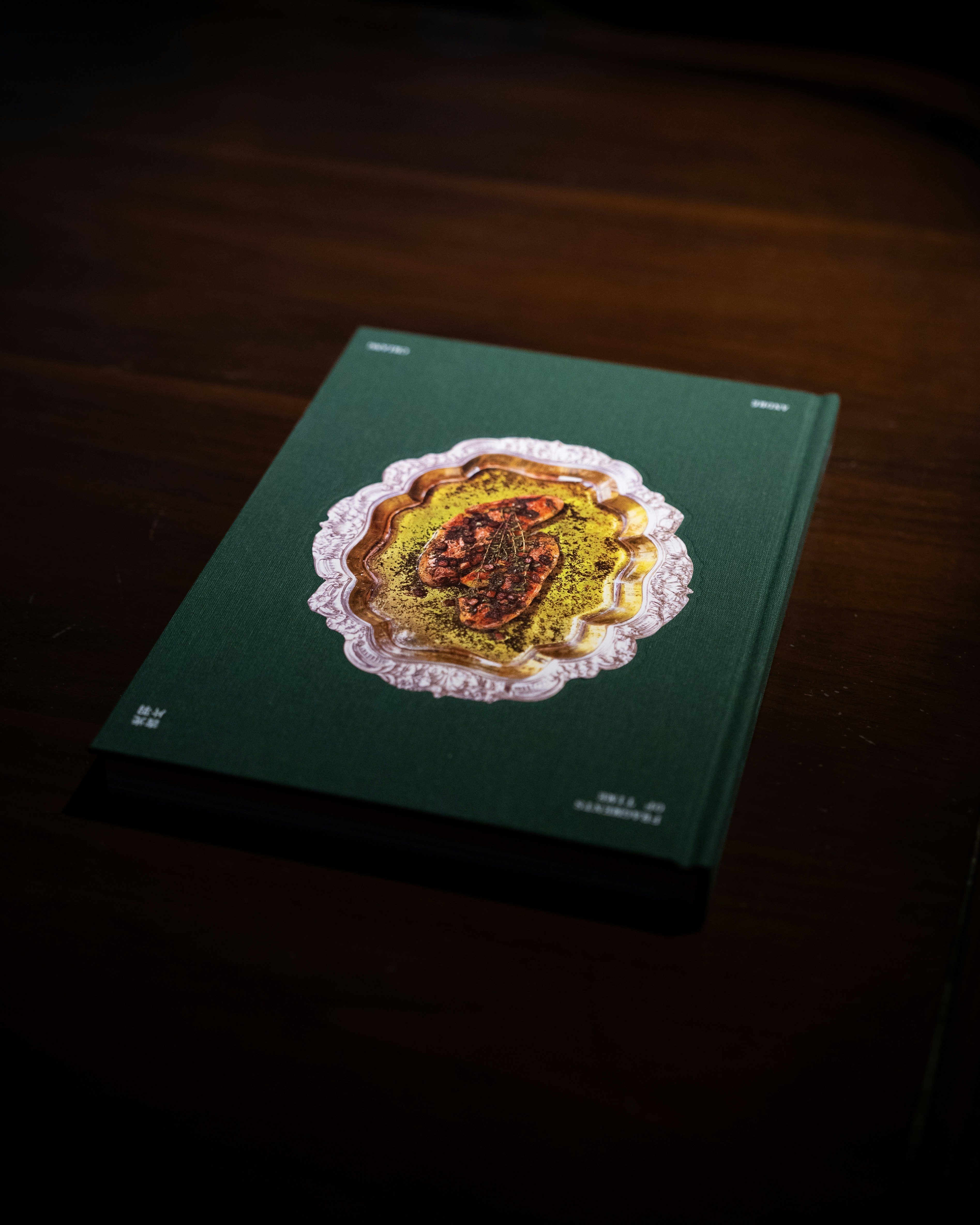 A cookbook on a table | Source: Unsplash