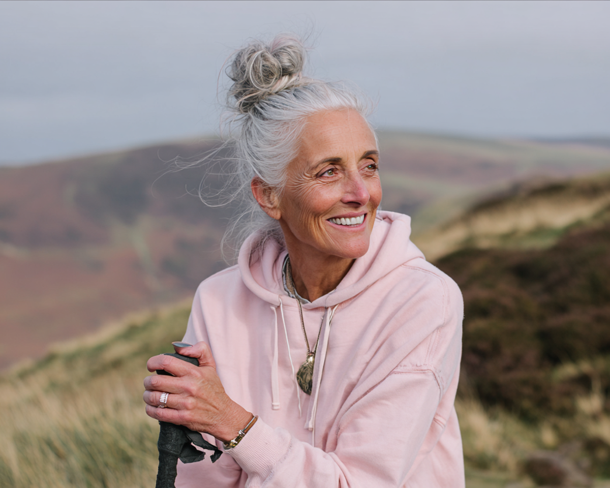 A smiling old woman in a pink tracksuit | Source: Midjourney