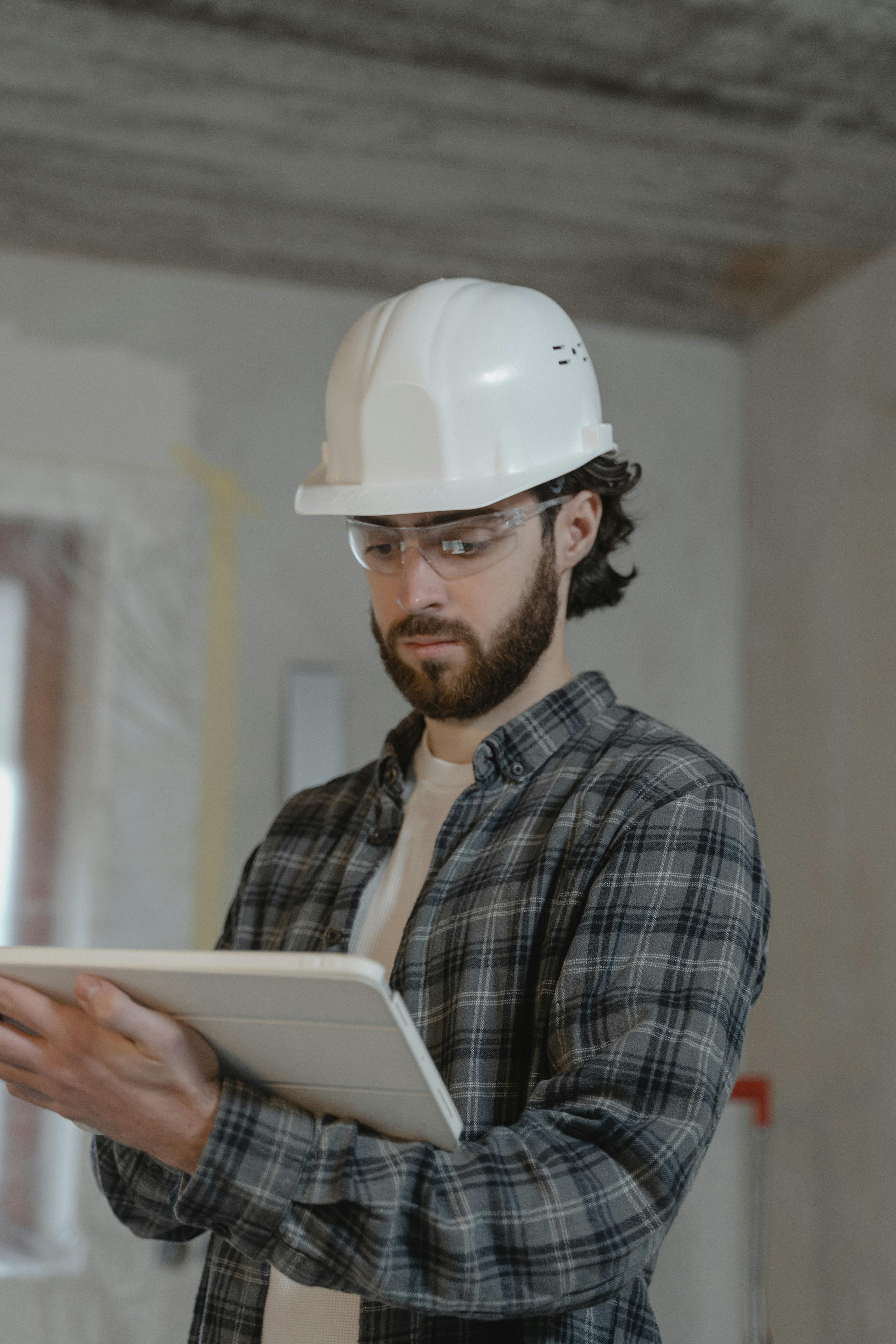 A man using a tablet | Source: Pexels