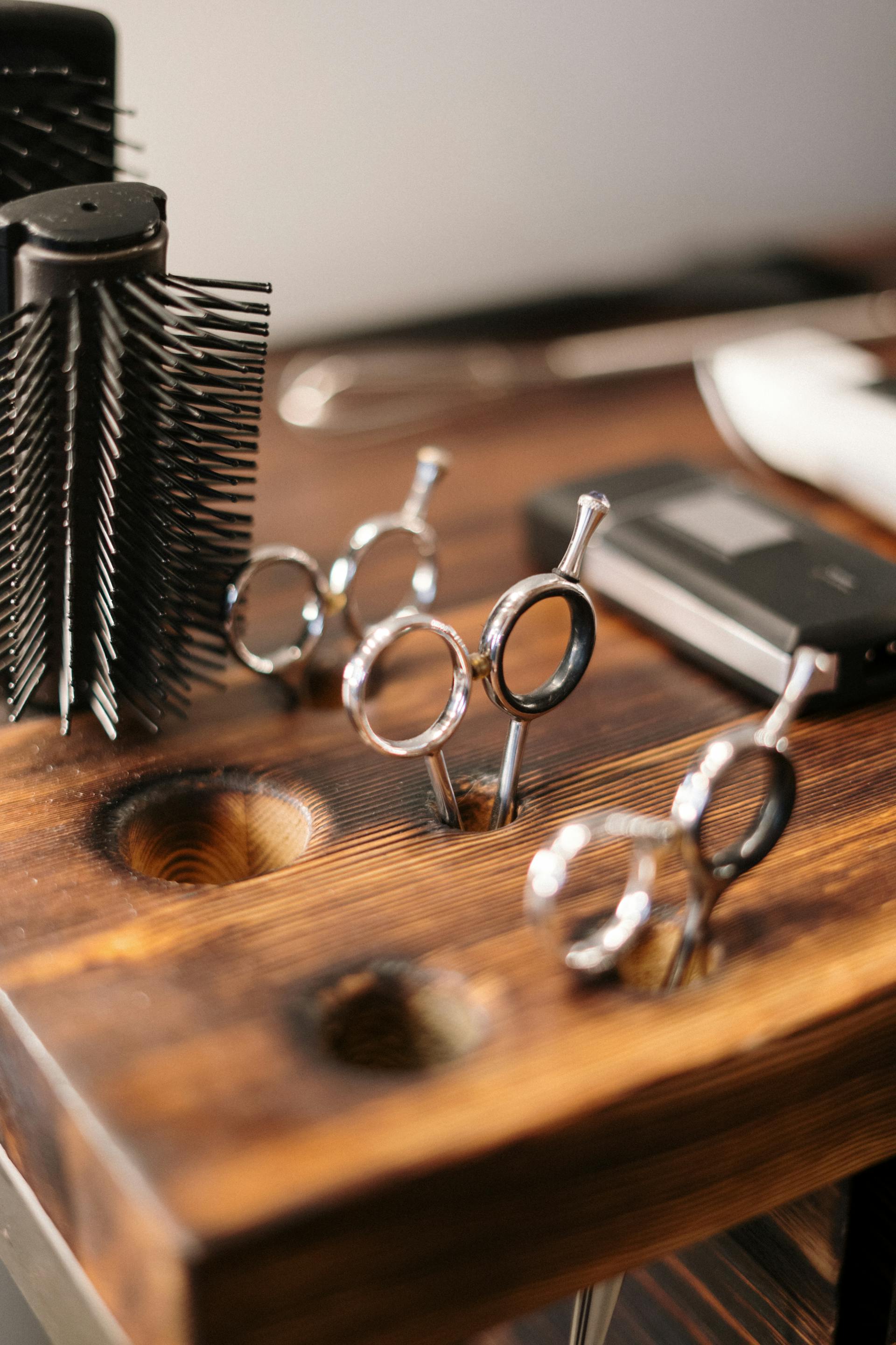 A close-up shot of scissors and brushes in a salon | Source: Pexels