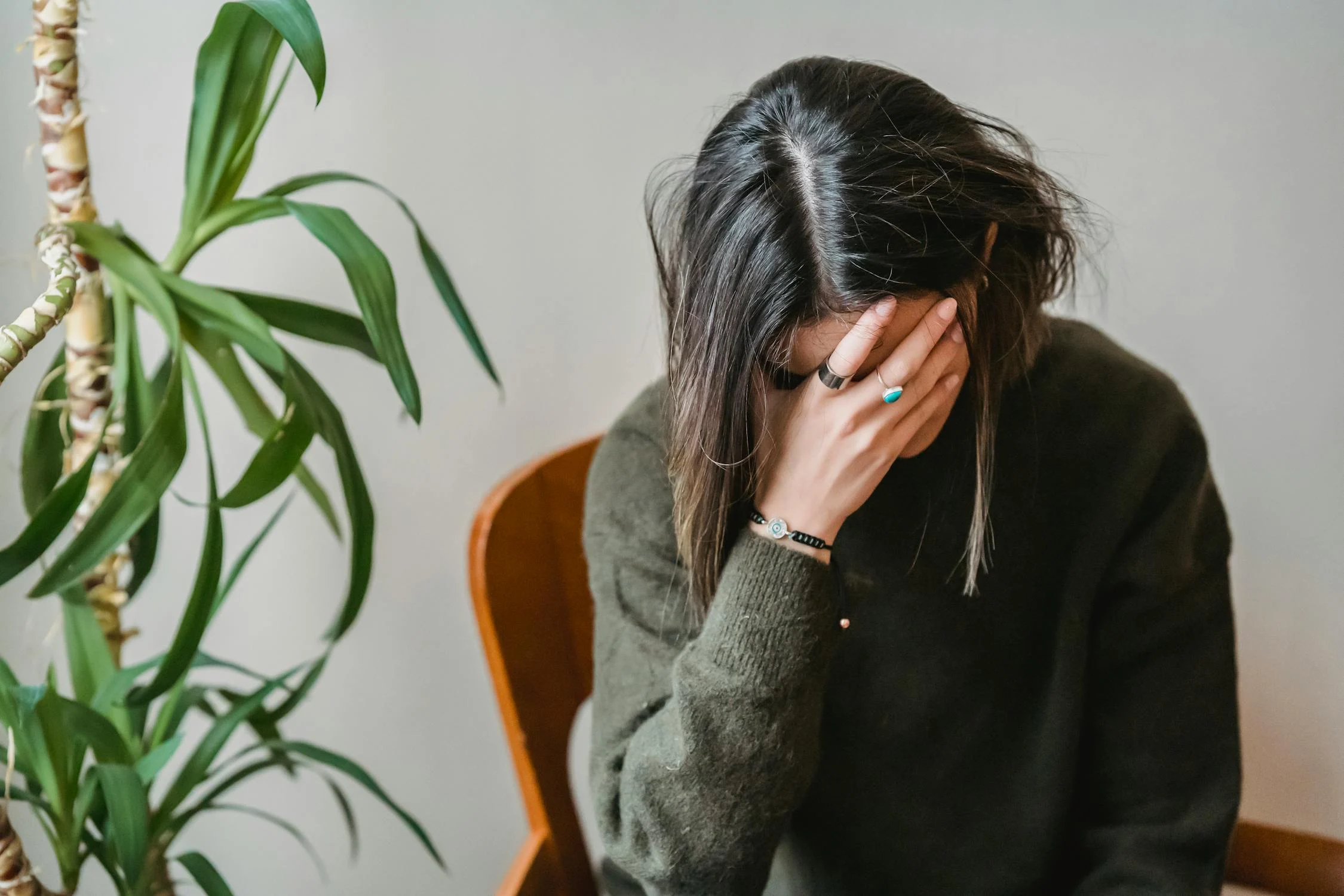 A sad woman covering her face | Source: Pexels