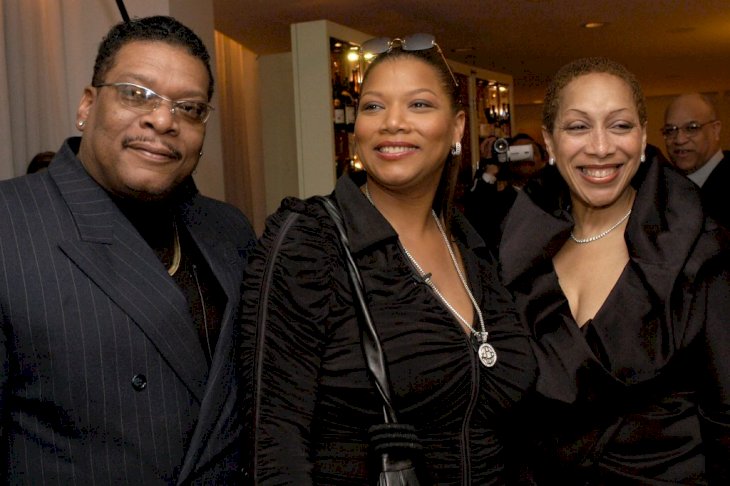 Queen Latifah, her father Lance Owens and mother Rita Owens at her surprise birthday and pre-Oscar dinner at the Mondrian hotel on March 22, 2003| Photo: Getty Images