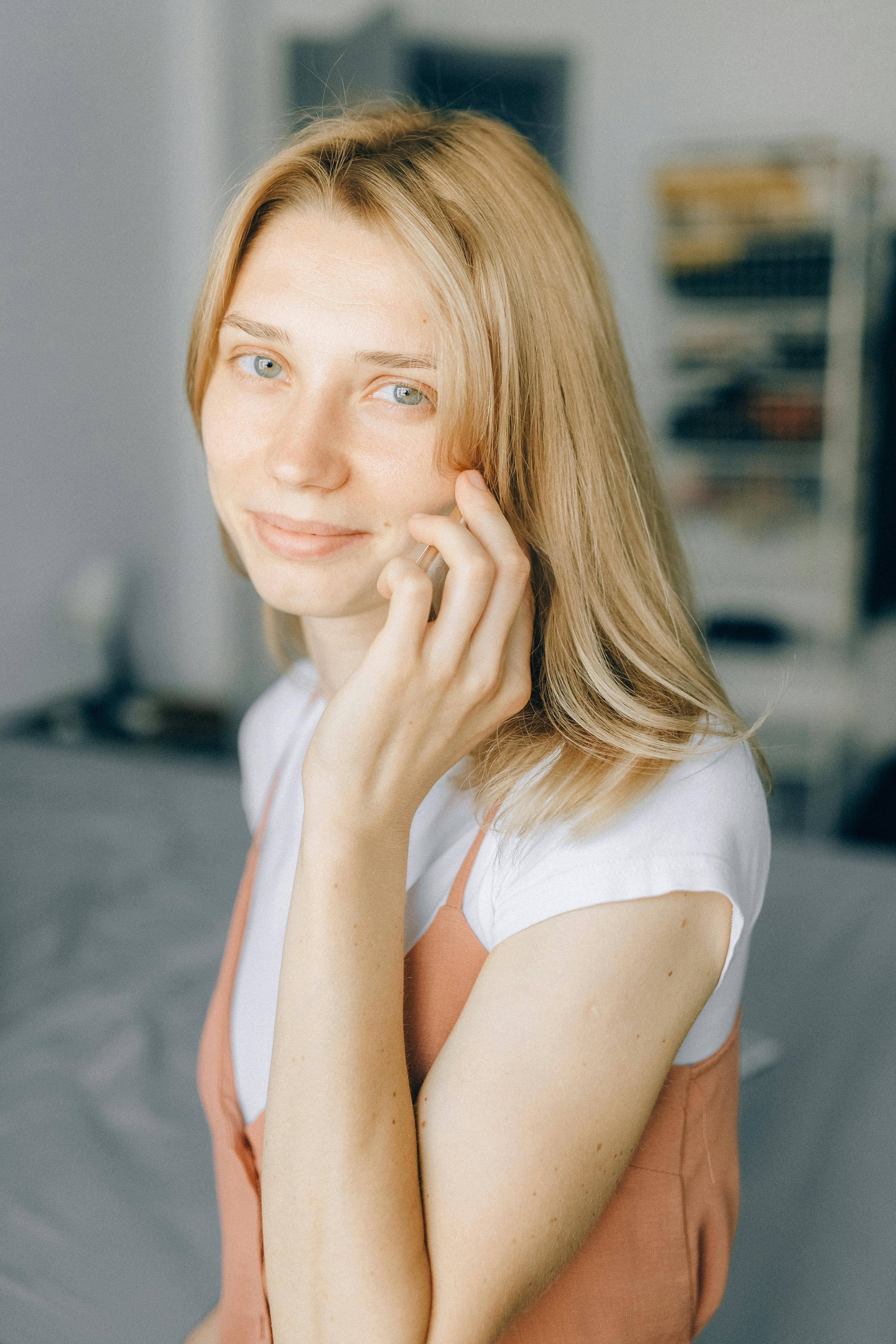 A happy girl on a phone call | Source: Pexels
