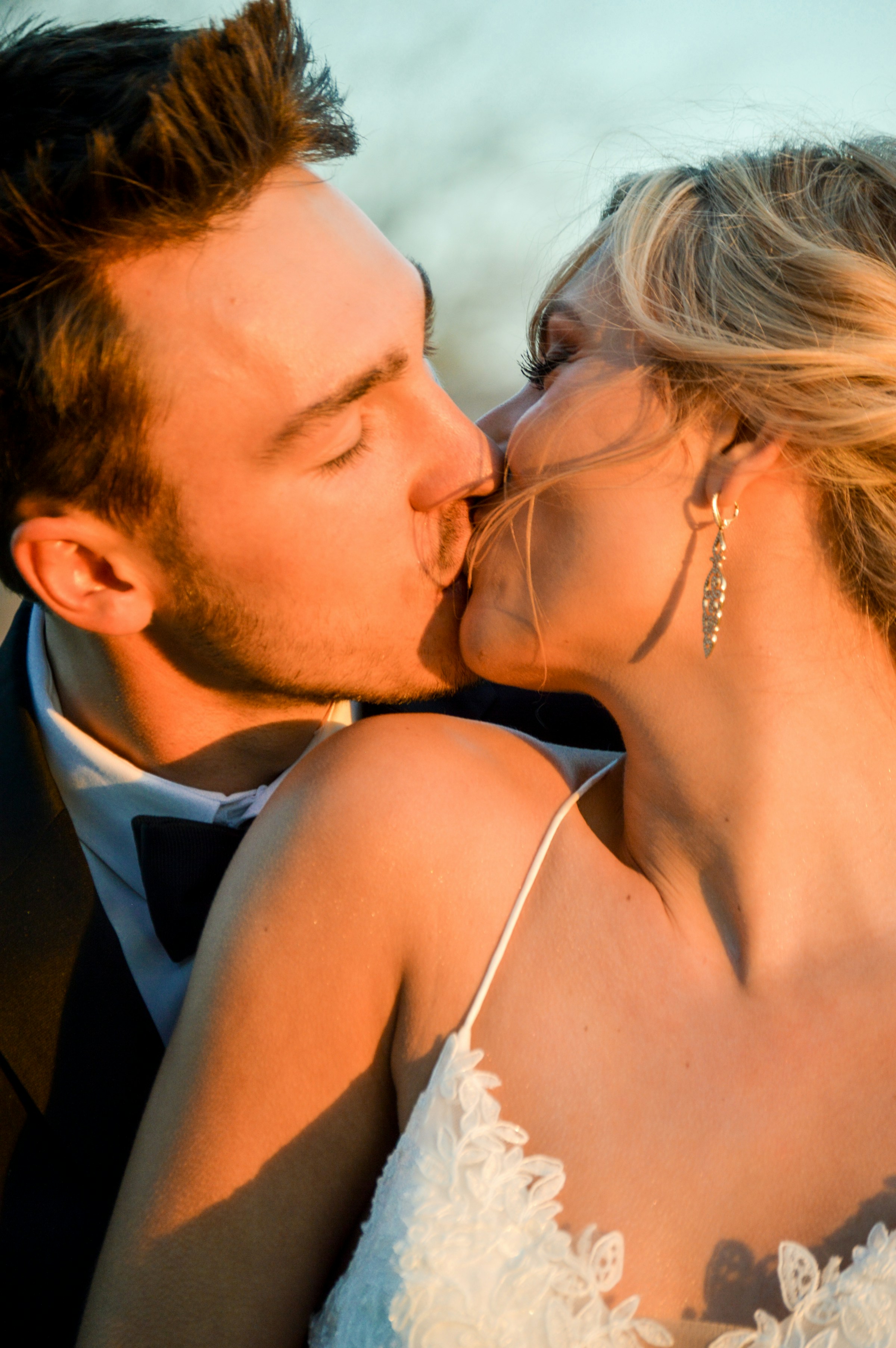 A bride and groom kissing each other | Source: Unsplash