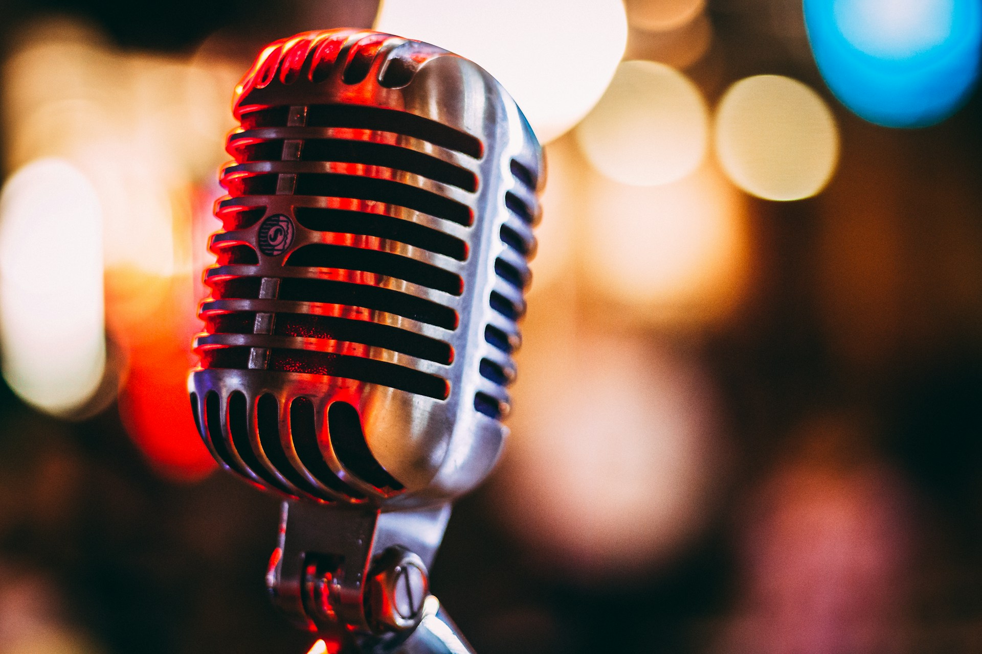 Close-up shot of a microphone | Source: Unsplash