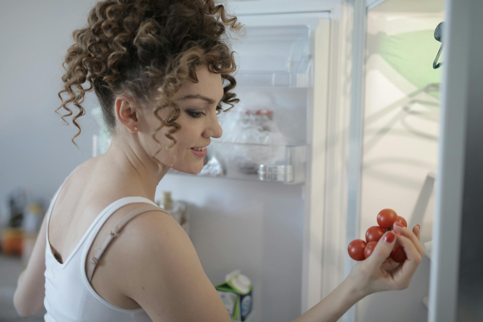 A woman organizing food in a fridge | Source: Pexels