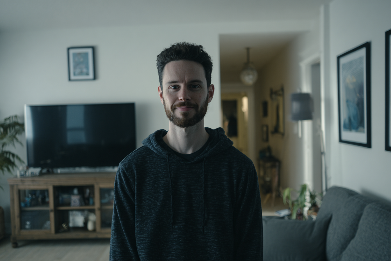 A man standing in a living room | Source: Midjourney