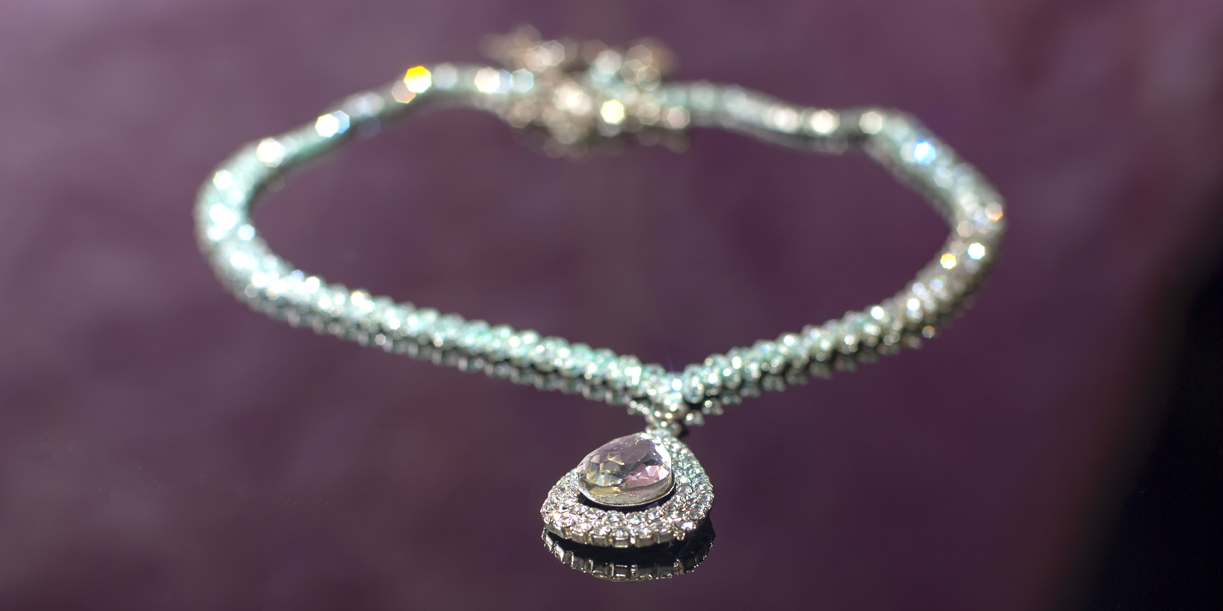 A necklace | Source: Shutterstock