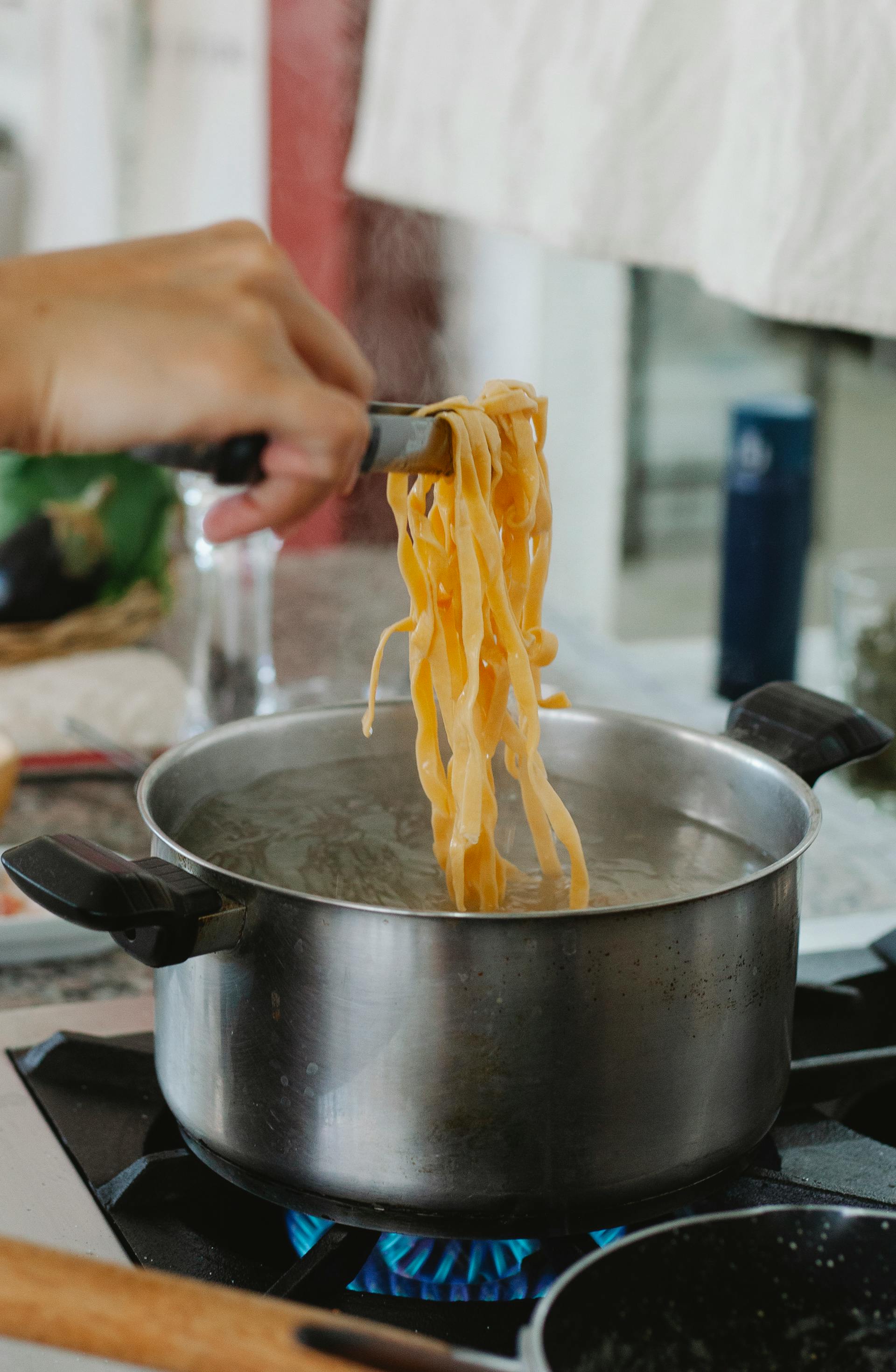 A woman cooking pasta | Source: Pexels