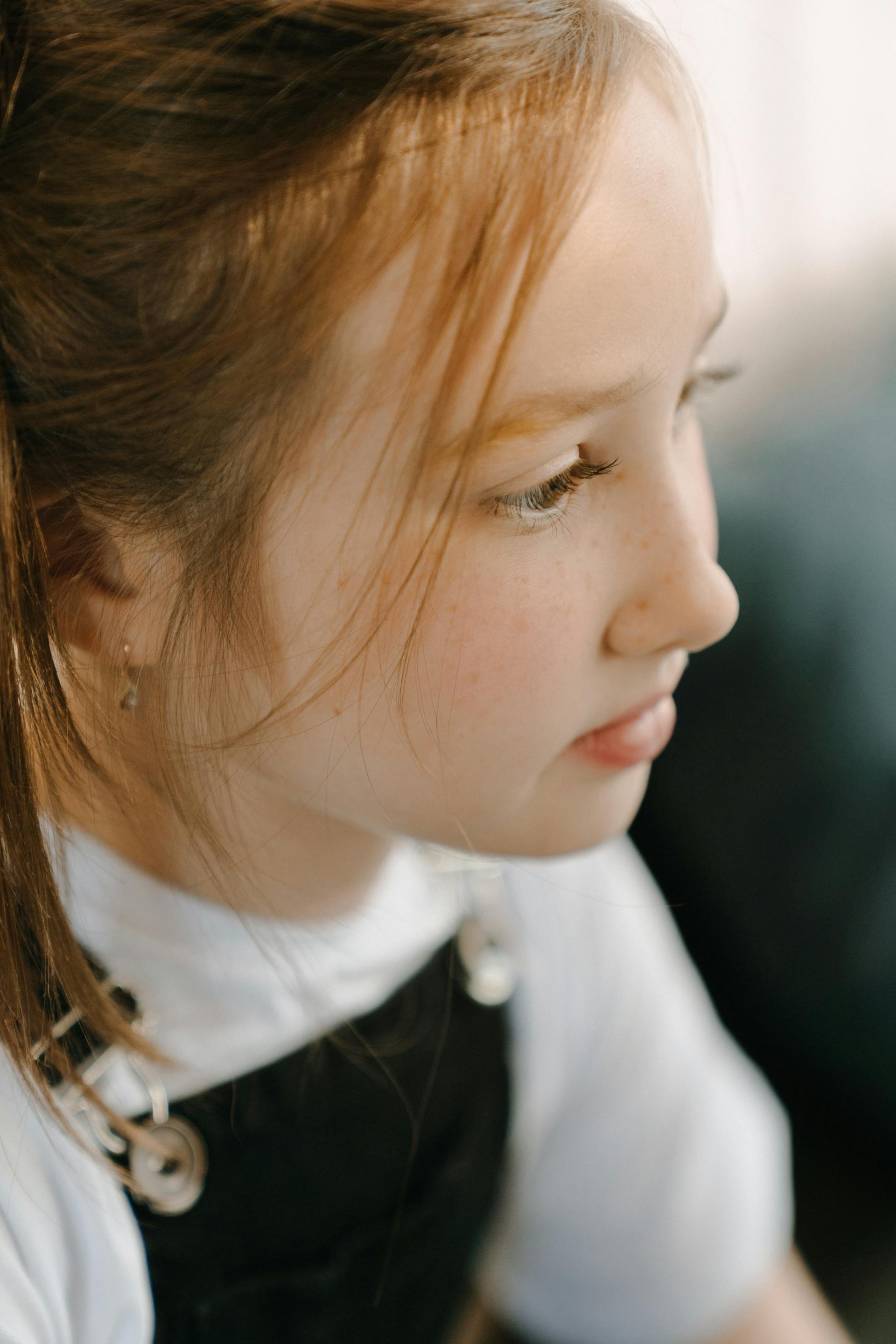 A girl with a faraway look in her eyes | Source: Pexels