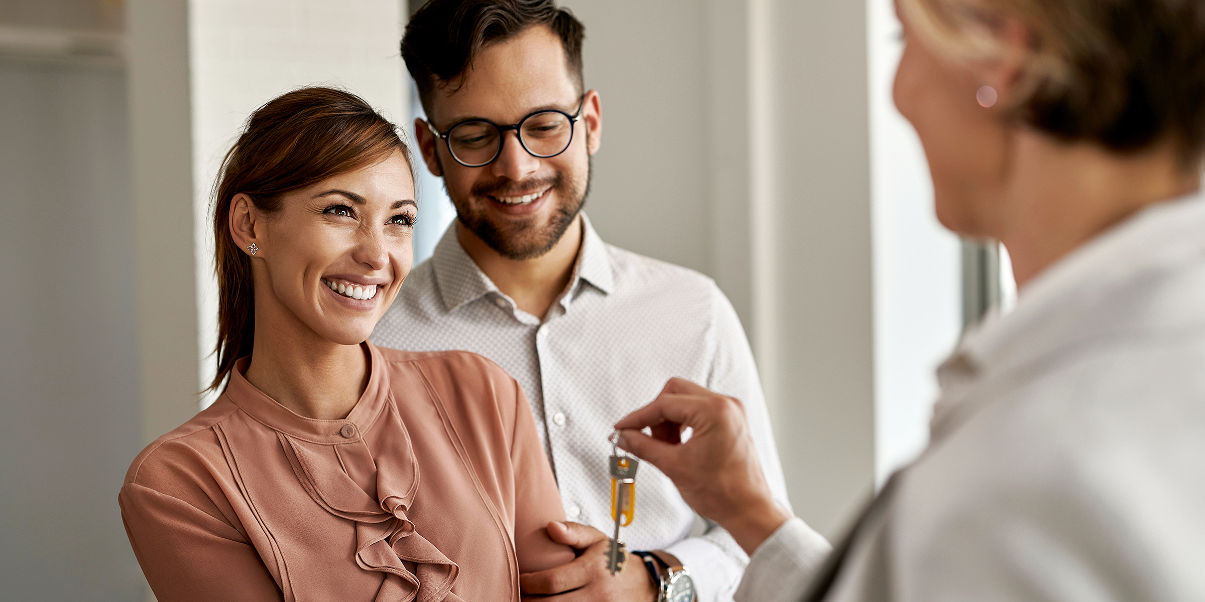 A happy couple accepting a set of keys | Source: Shutterstock