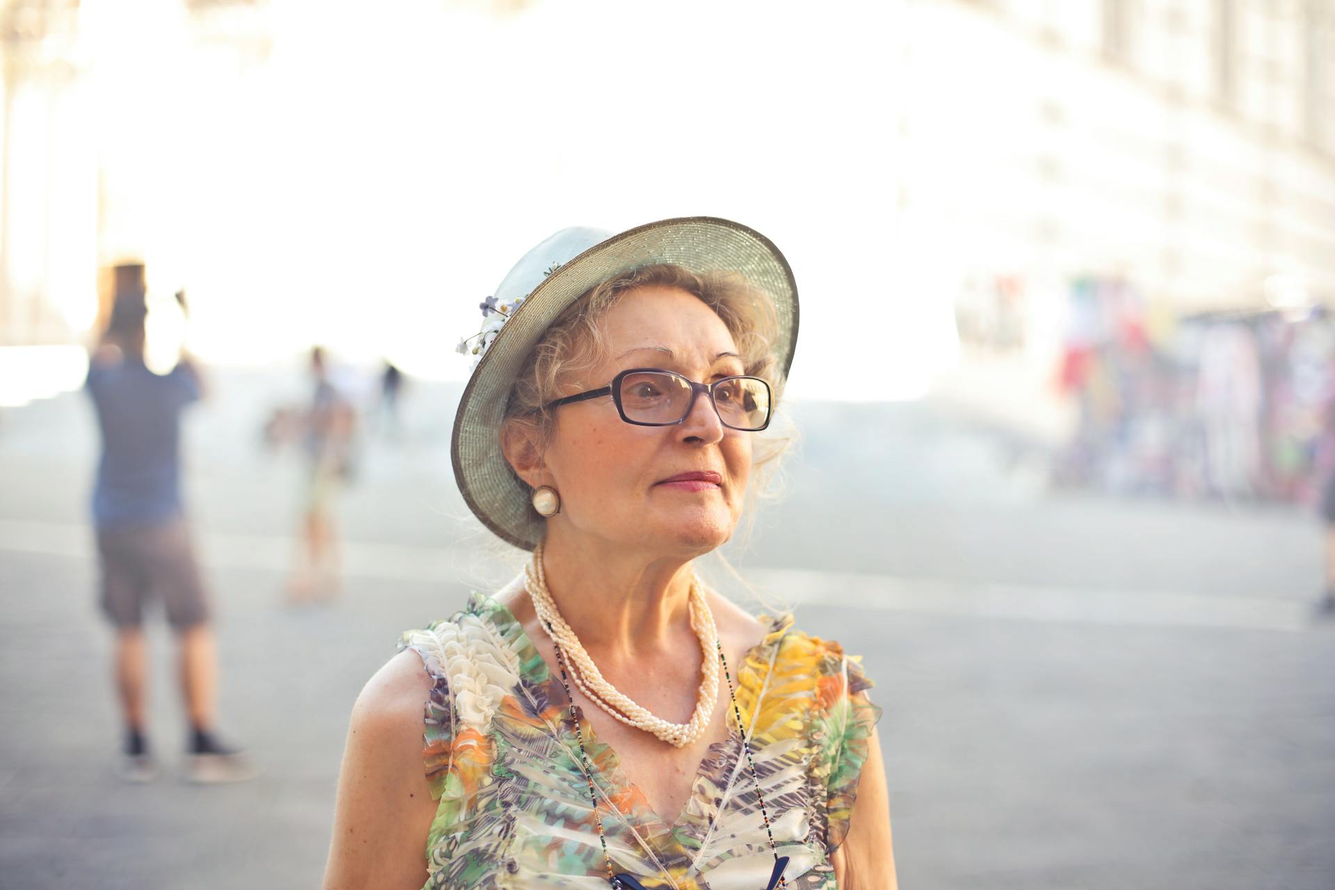 A woman walking on a street | Source: Pexels