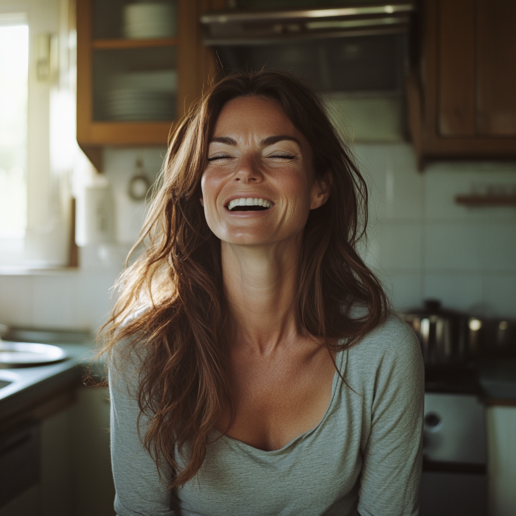 A woman laughing | Source: Midjourney