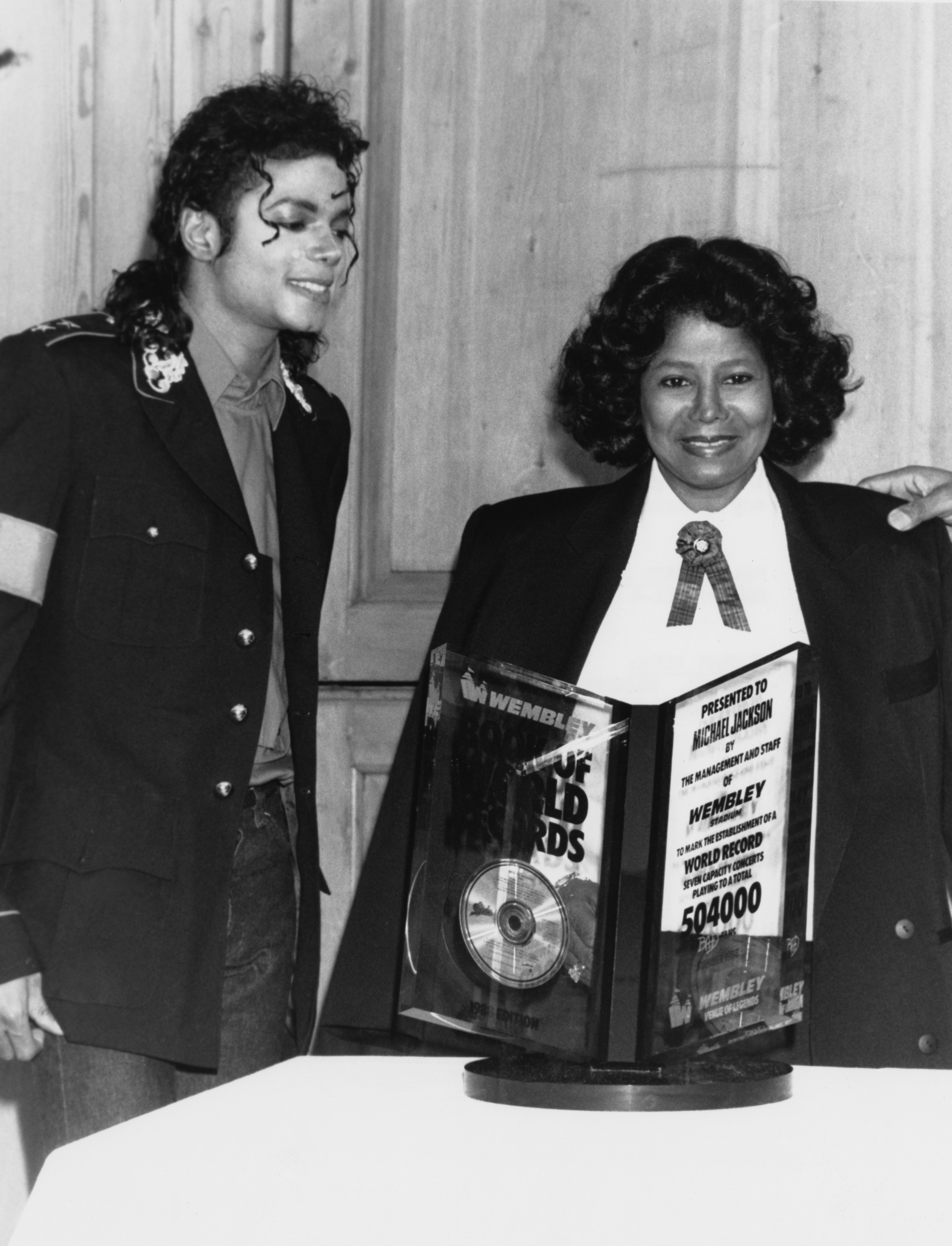 Michael Jackson attends a press conference to celebrate his run of sell-out concerts at Wembley, during the Bad tour on September 9, 1988. | Source: Getty Images