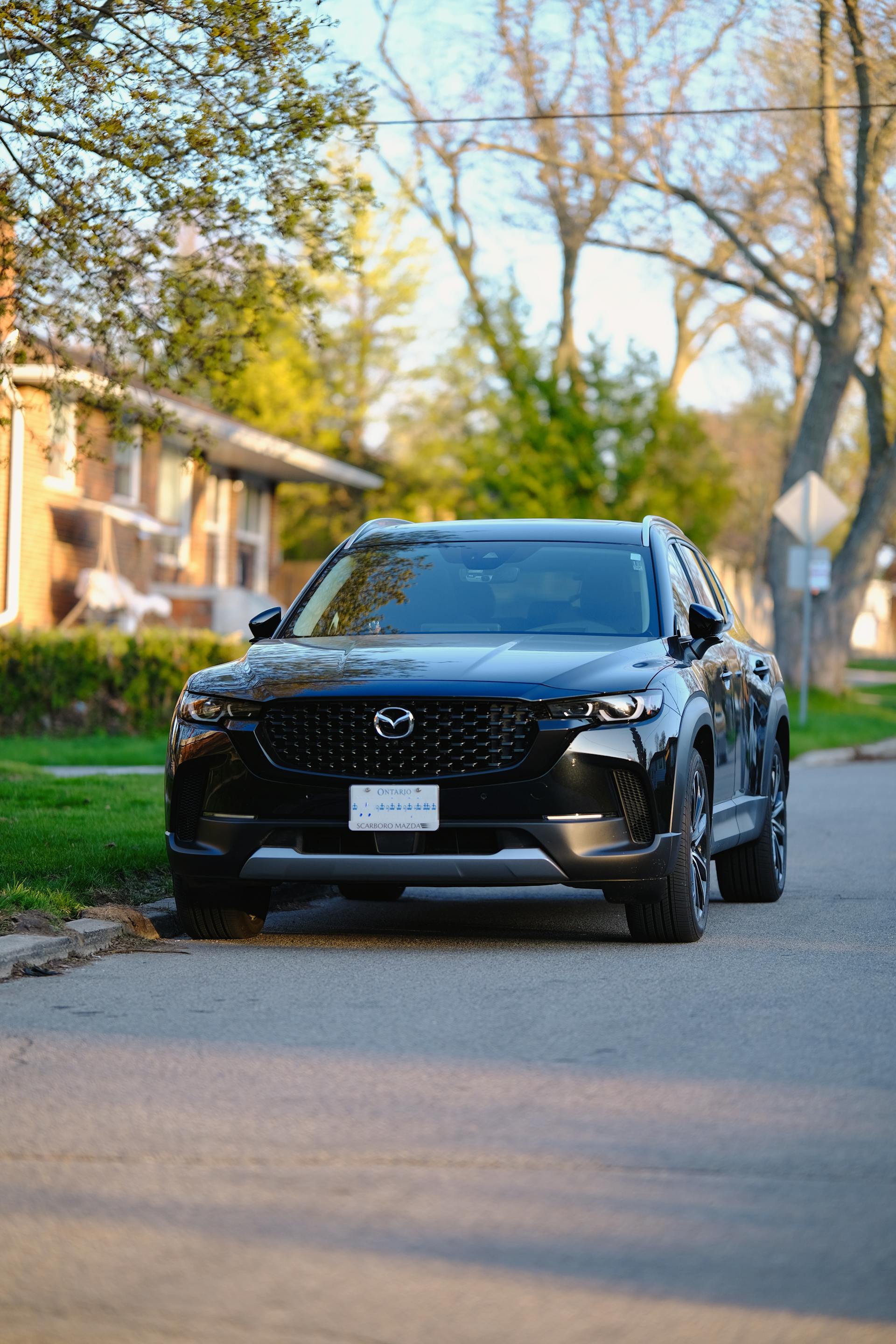 A car parked in a suburban area | Source: Pexels