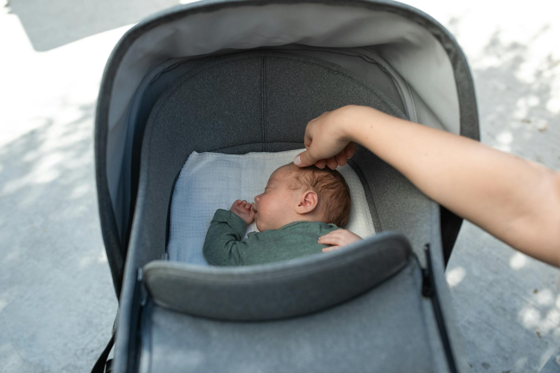 A baby in a stroller | Source: Pexels